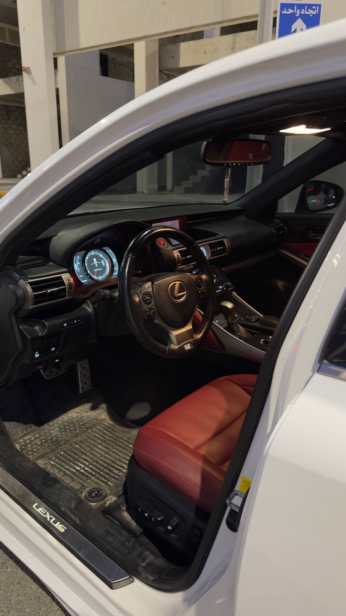 
								لكسزز IS250 2015 full									