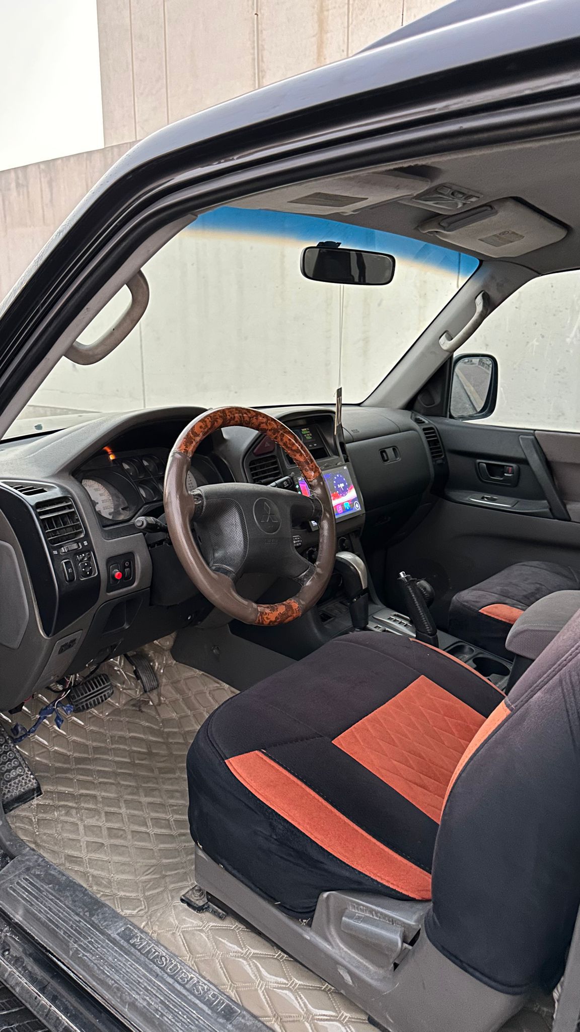 
								MITSUBISHI PAJERO full									