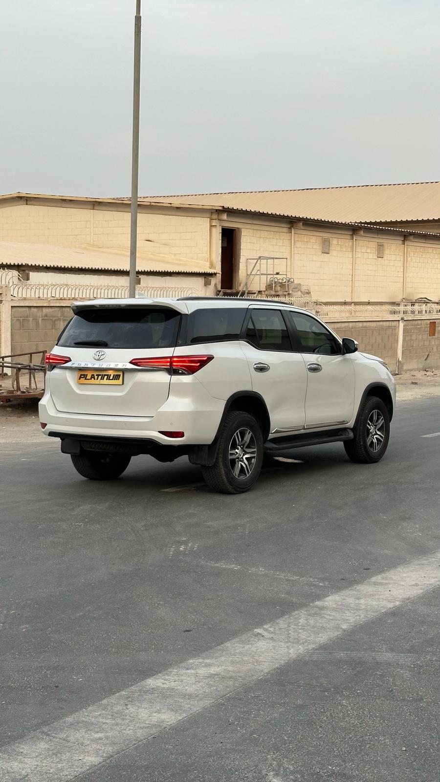 
								TOYOTA FORTUNER full									