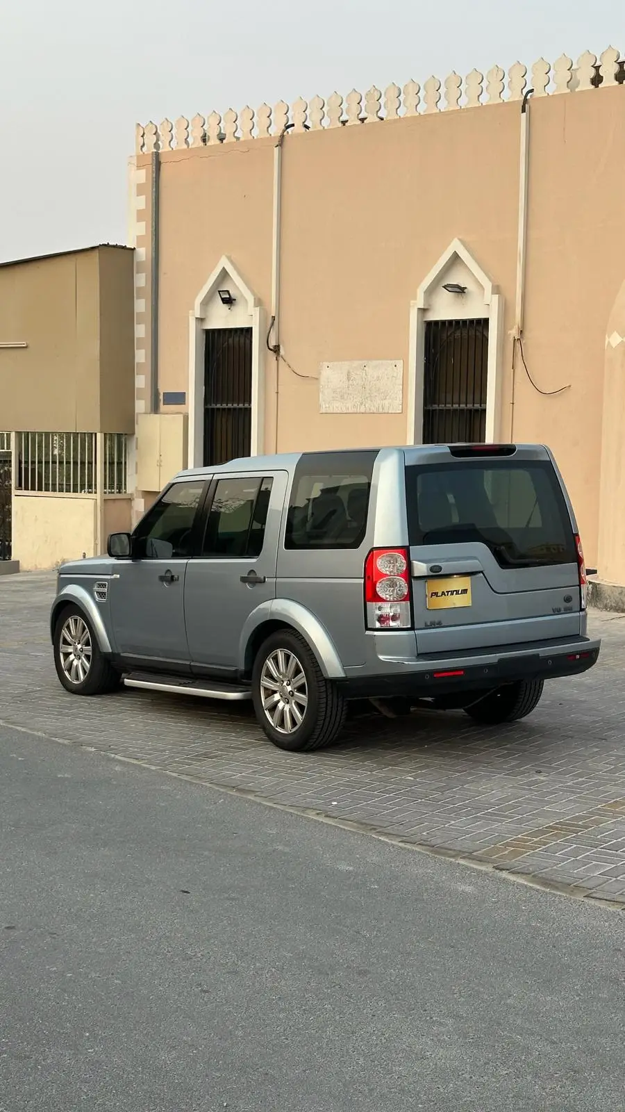 
								LAND ROVER DISCOVERY LR4 full									