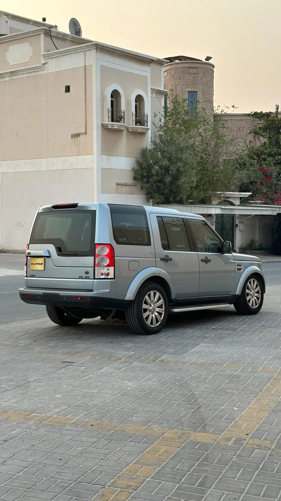 
								LAND ROVER DISCOVERY LR4 full									