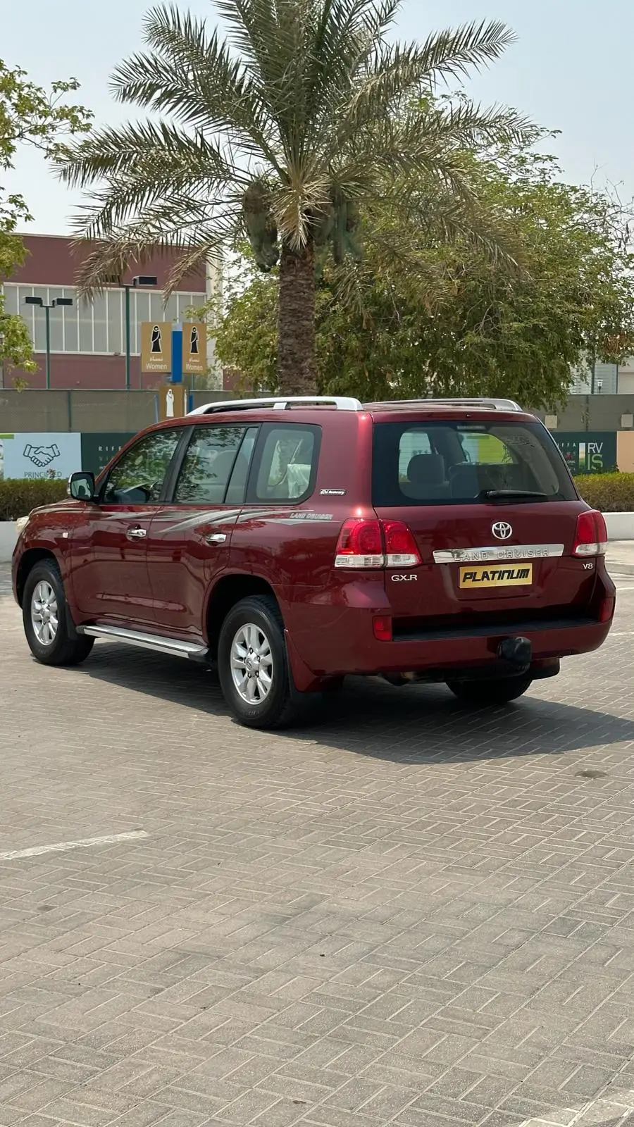 
								TOYOTA LAND CRUISER GXR full									