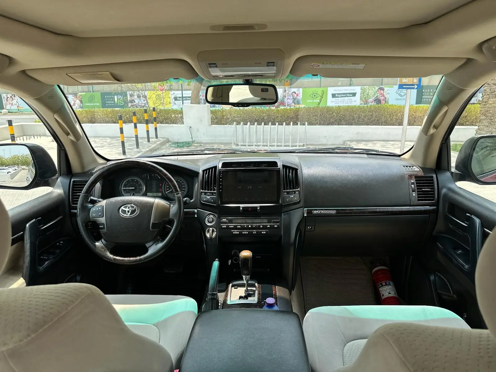 
								TOYOTA LAND CRUISER GXR full									