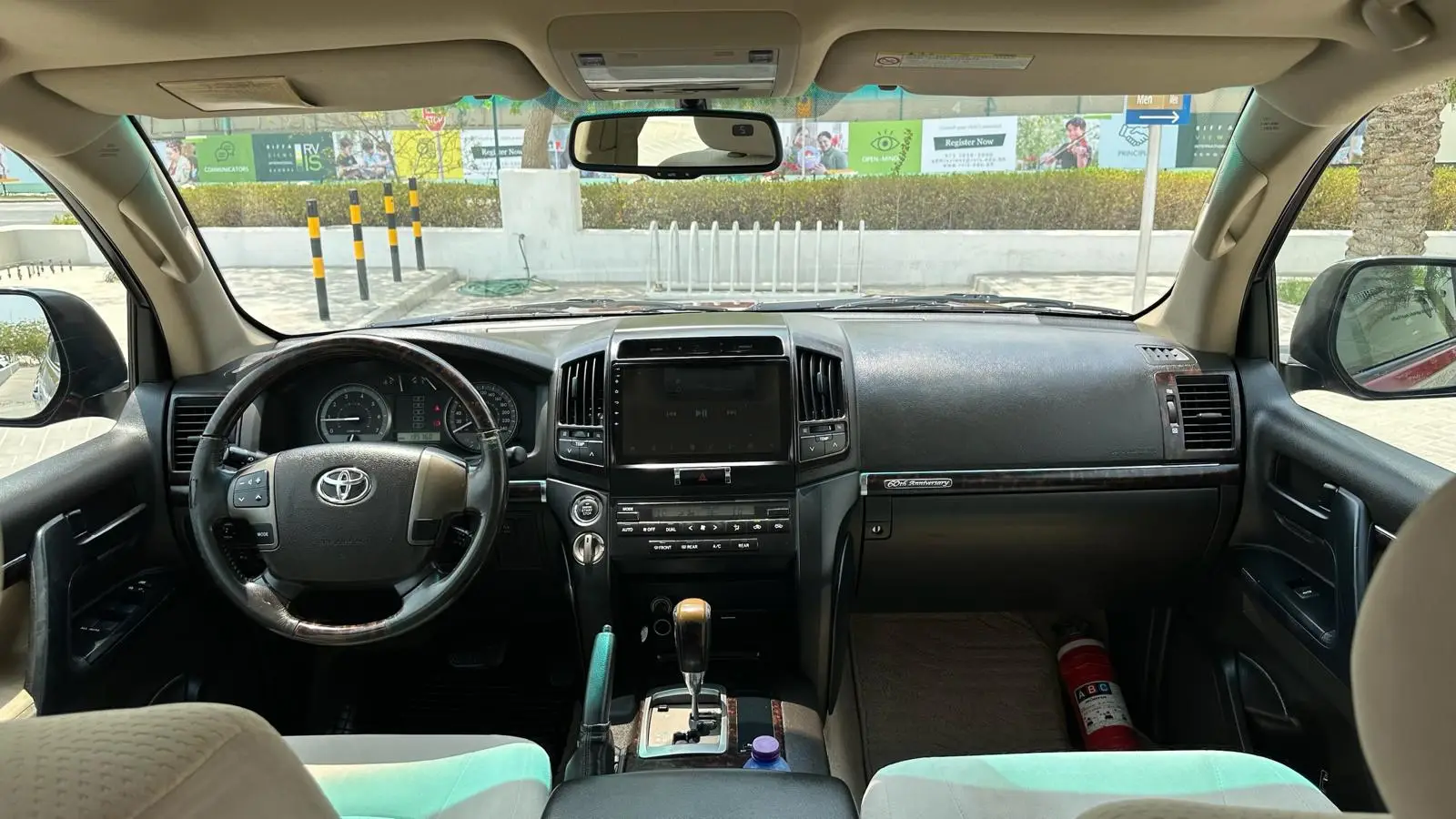 
								TOYOTA LAND CRUISER GXR full									