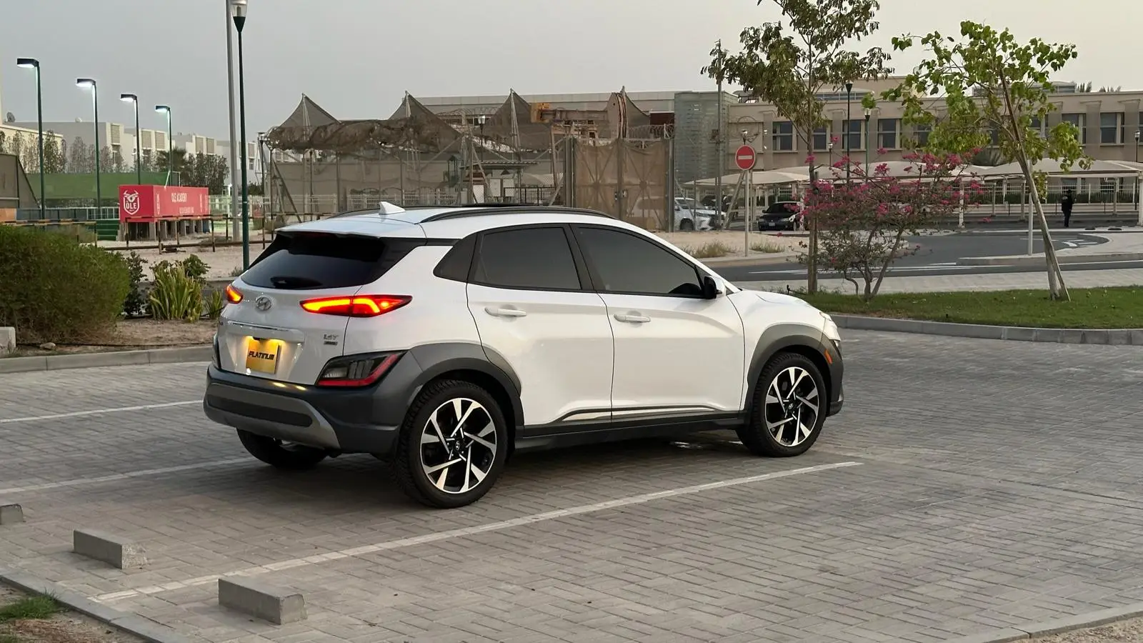 
								Hyundai Kona full									
