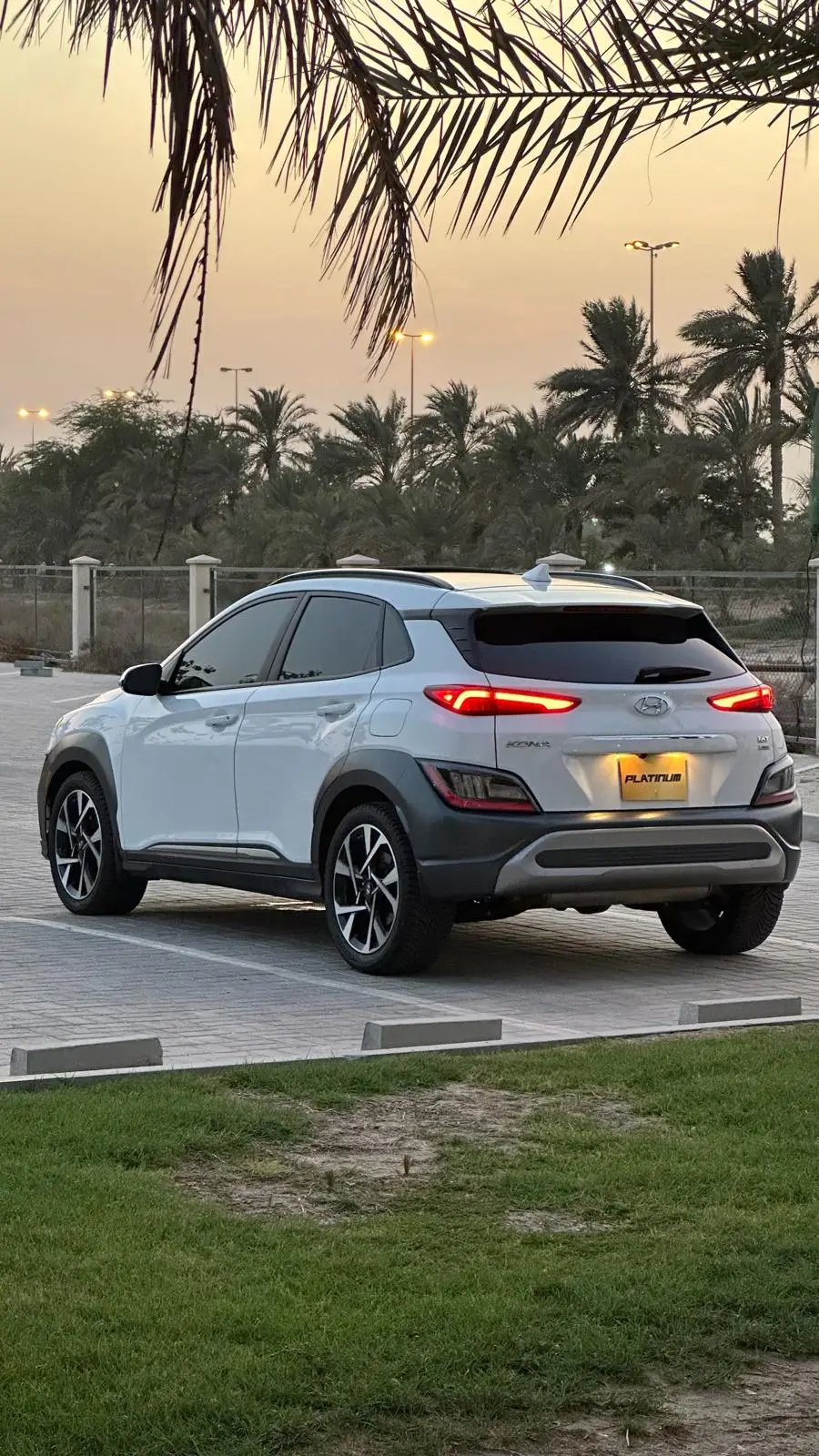 
								Hyundai Kona full									