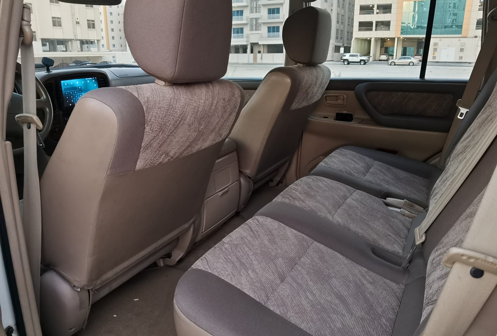 
								TOYOTA LAND CRUISER GXR V6 full									