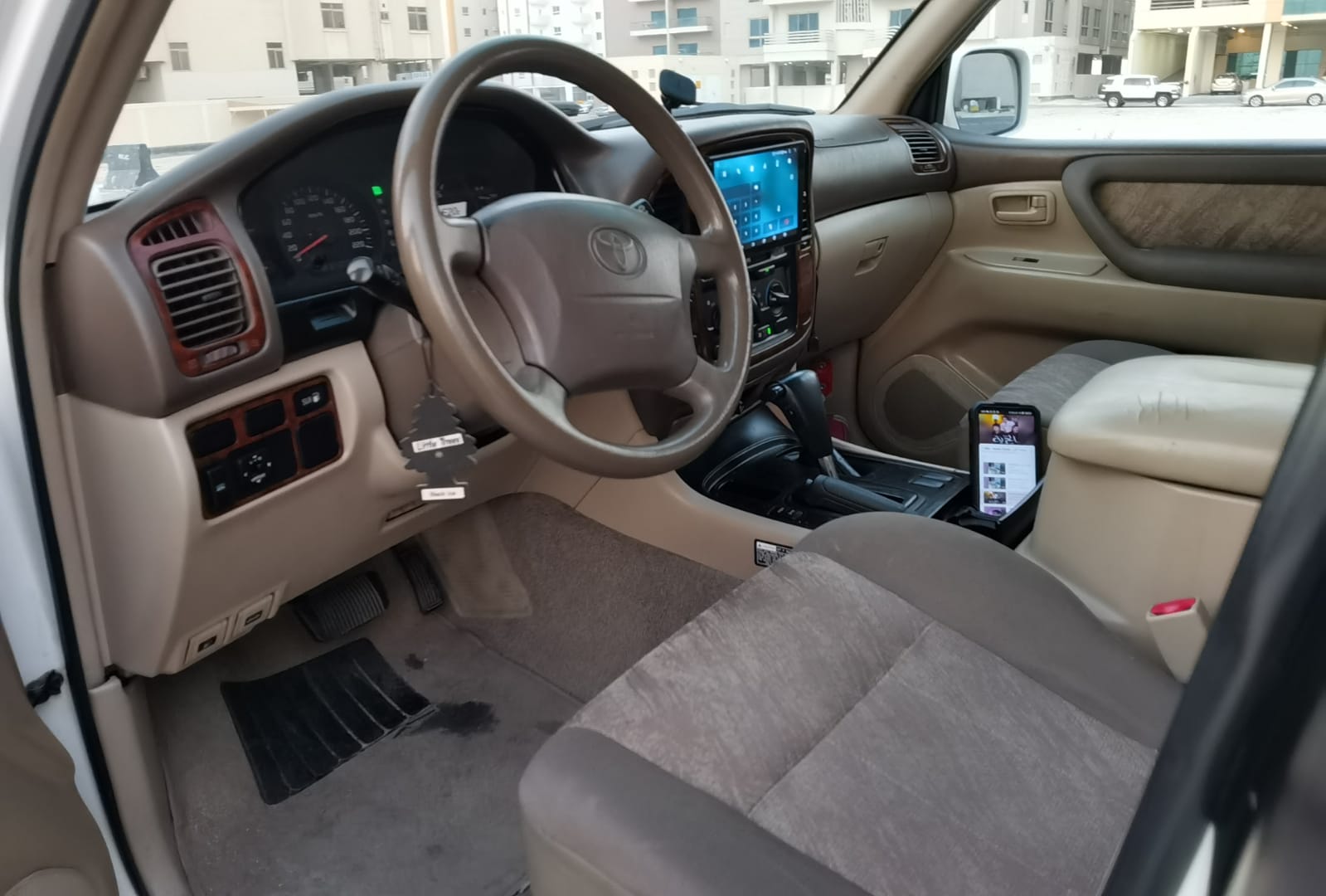 
								TOYOTA LAND CRUISER GXR V6 full									