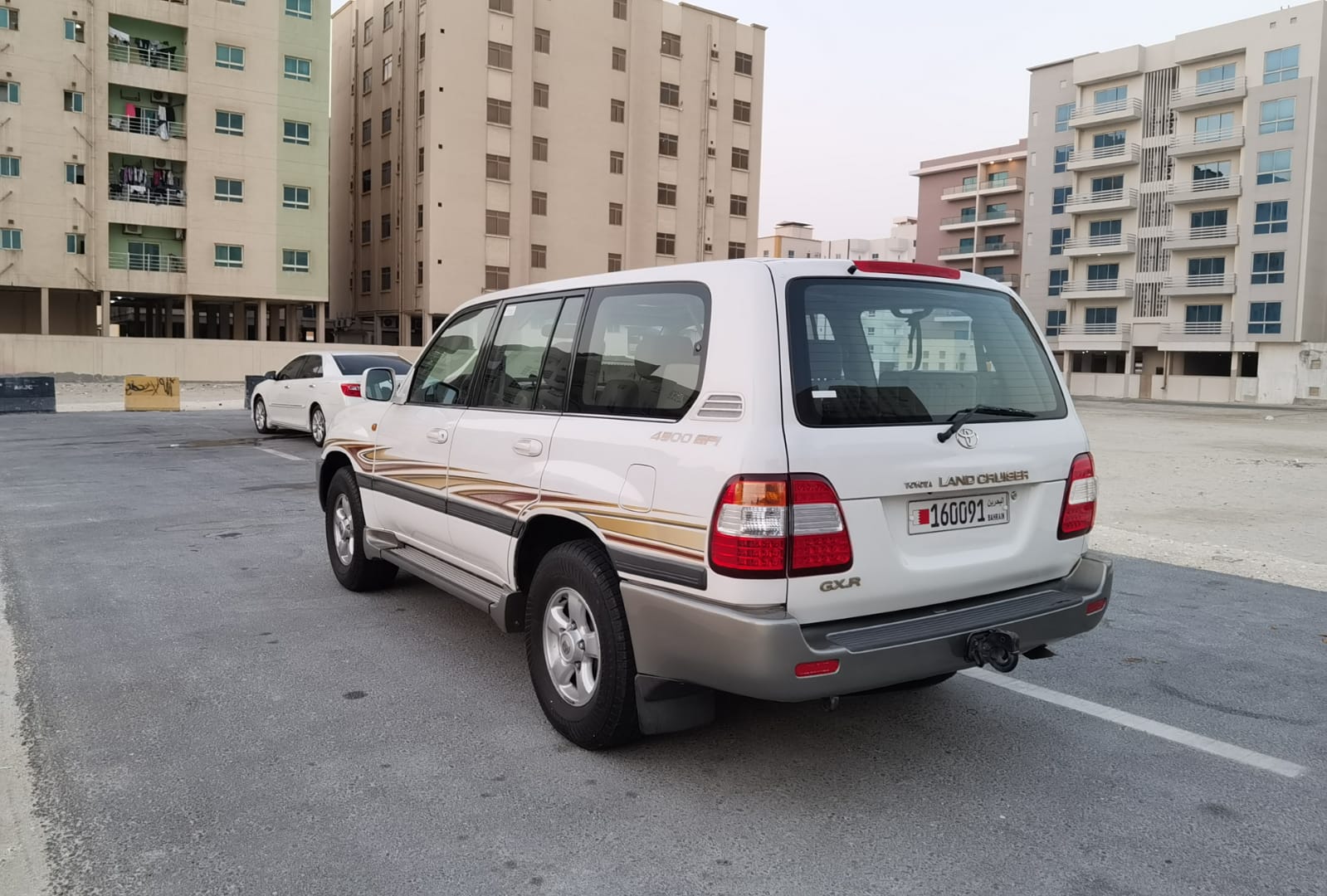 
								TOYOTA LAND CRUISER GXR V6 full									