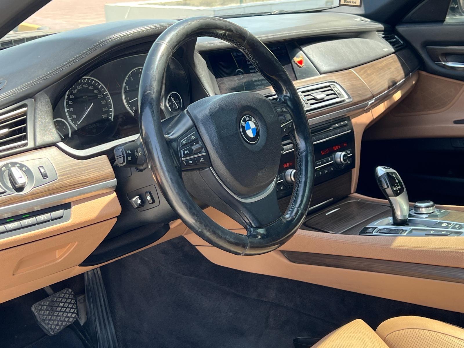 
								BMW 750LI full									