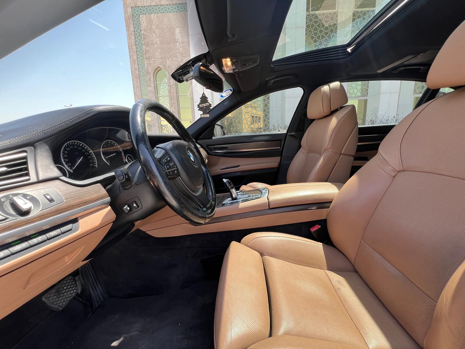 
								BMW 750LI full									