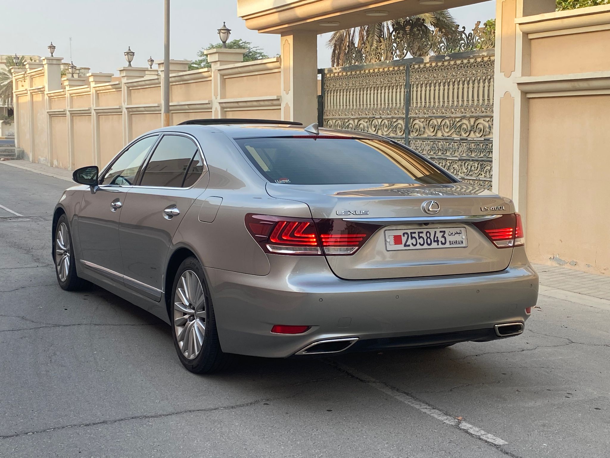 
								Lexus LS460 full									