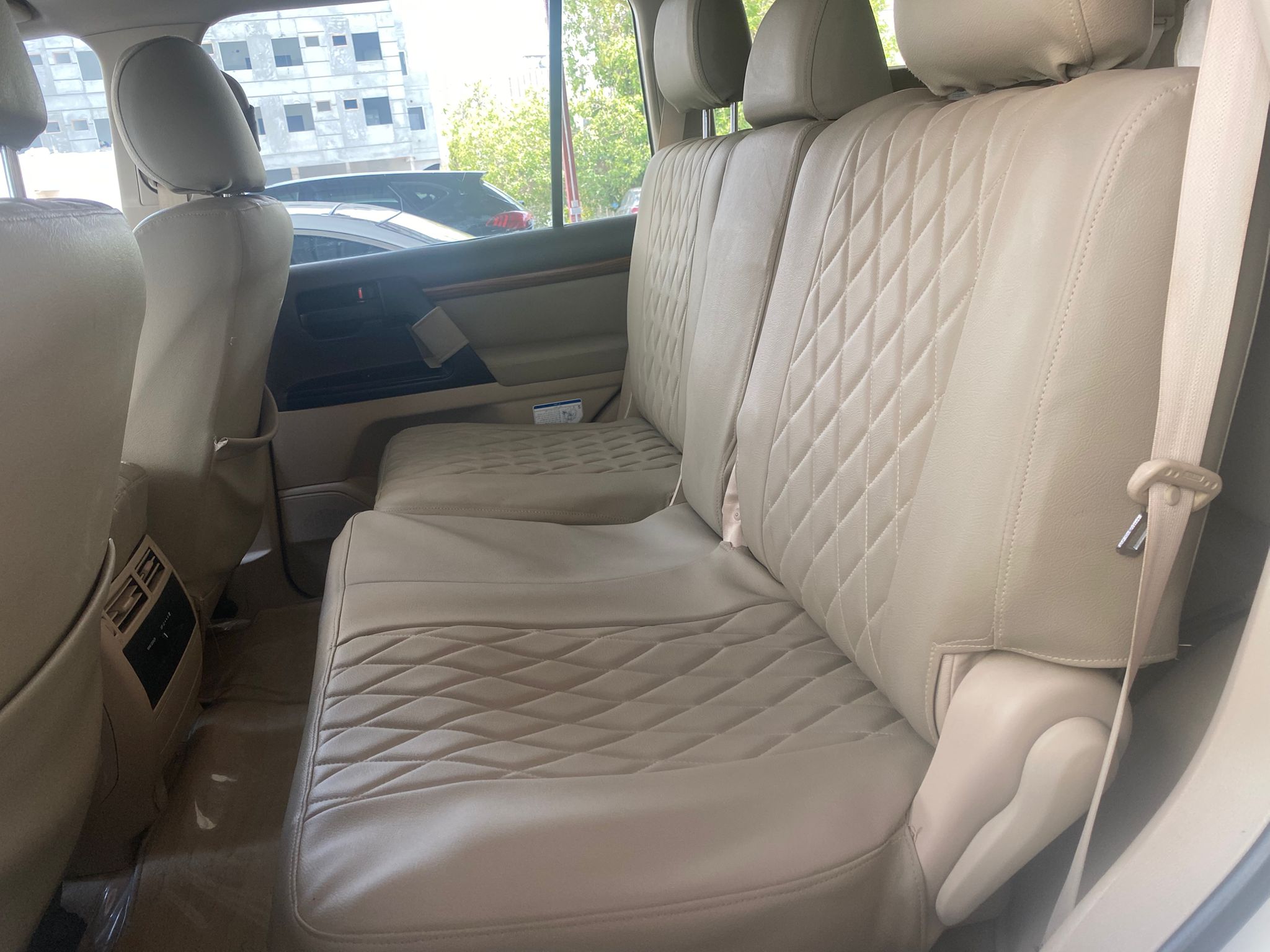 
								Toyota Land Cruiser full									