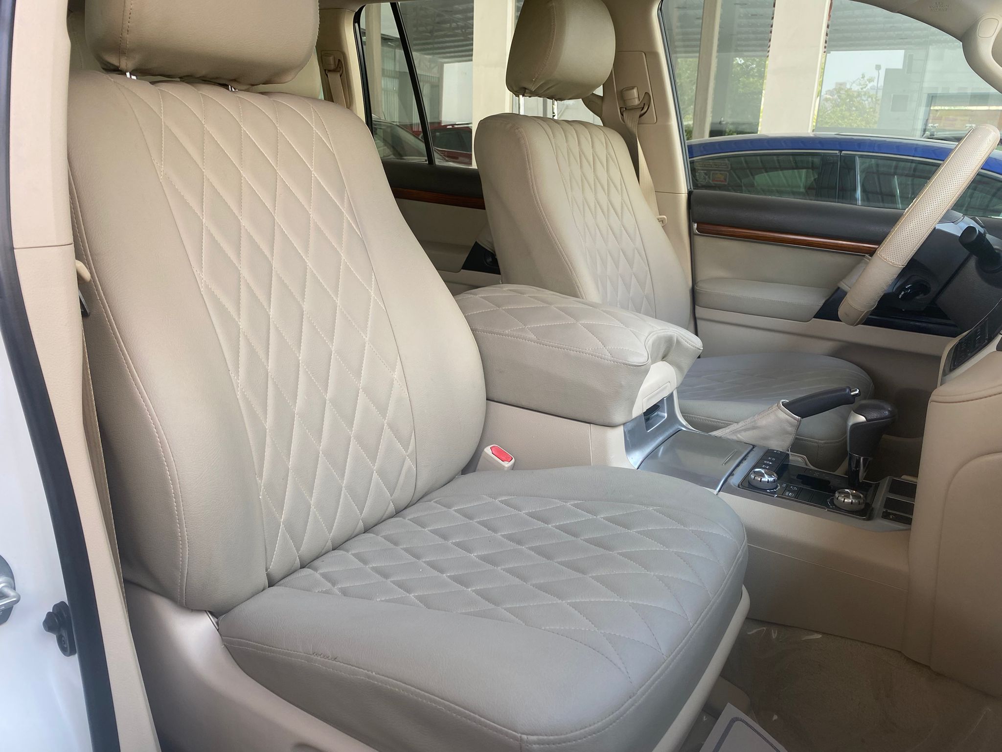 
								Toyota Land Cruiser full									