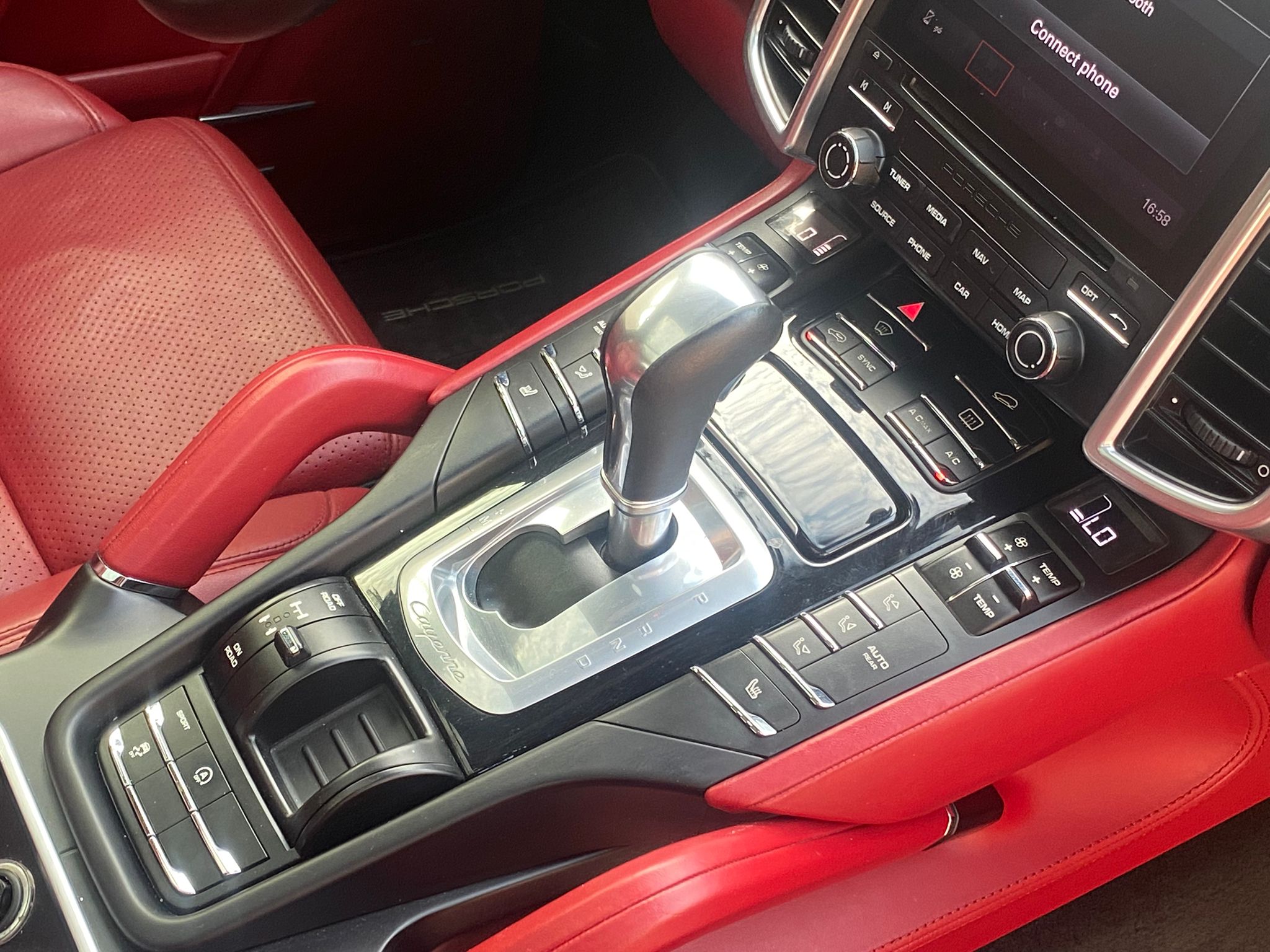 
								Porsche Cayenne V6 full									