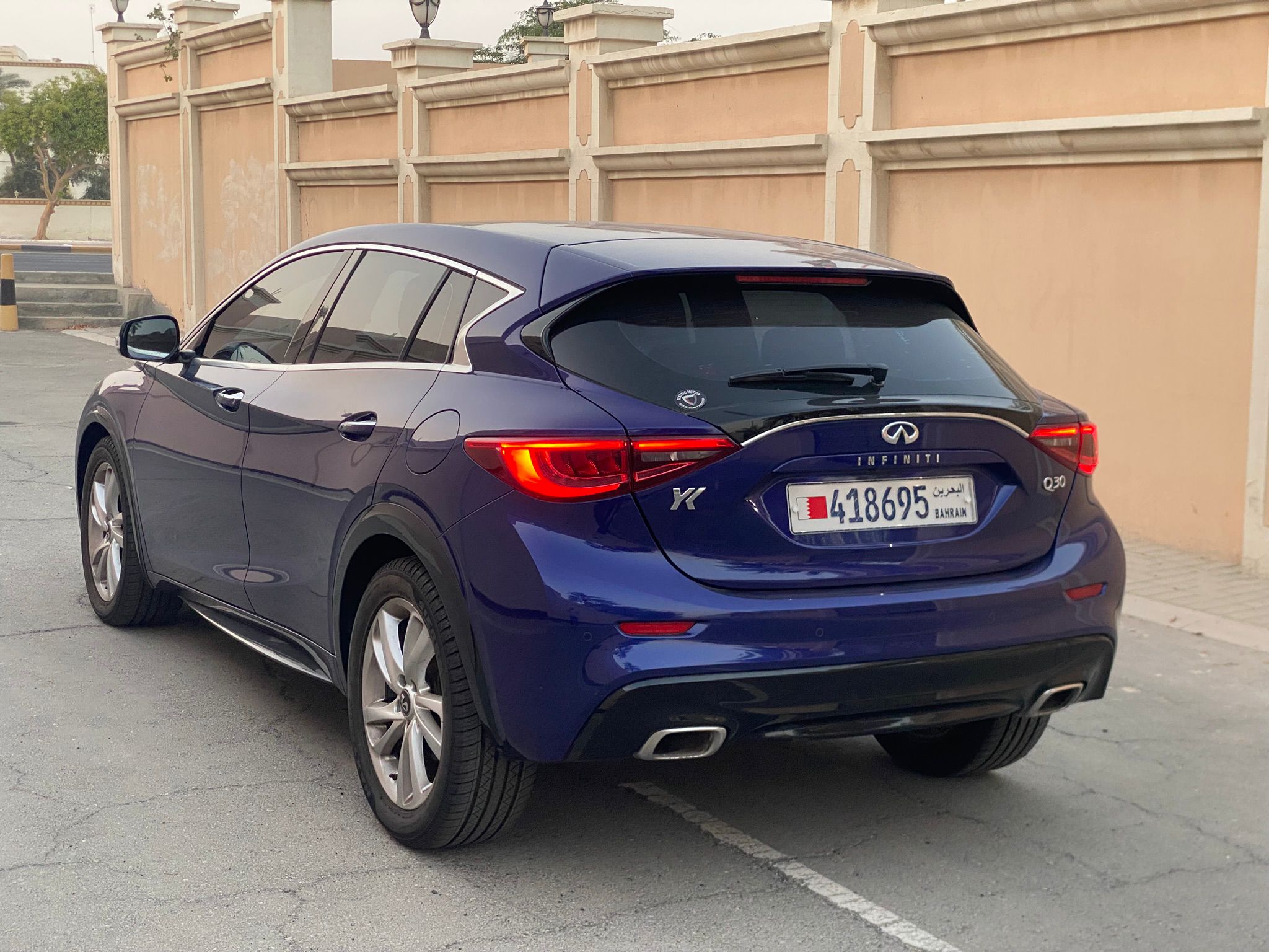 
								Infiniti Q30 full									