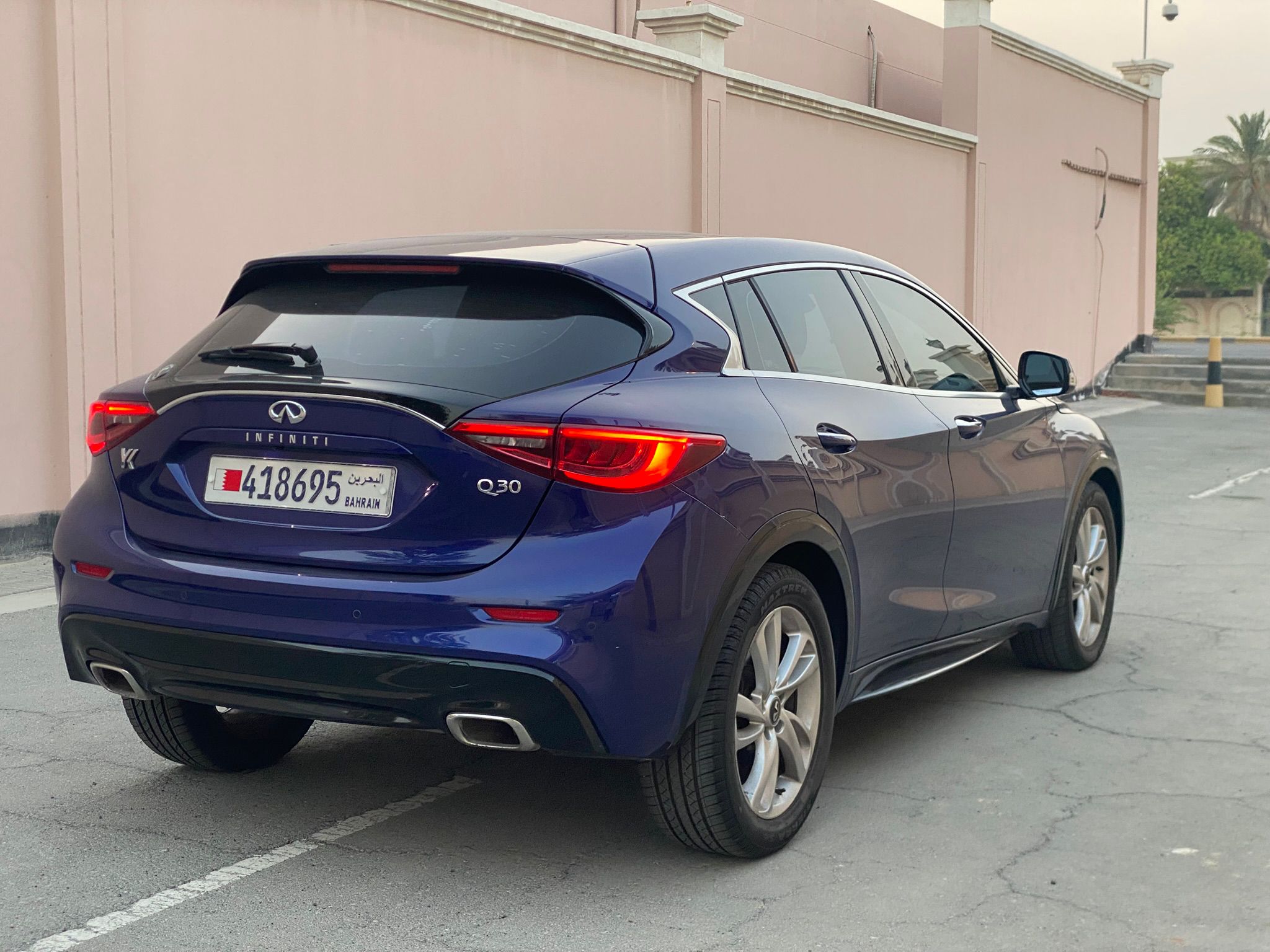 
								Infiniti Q30 full									