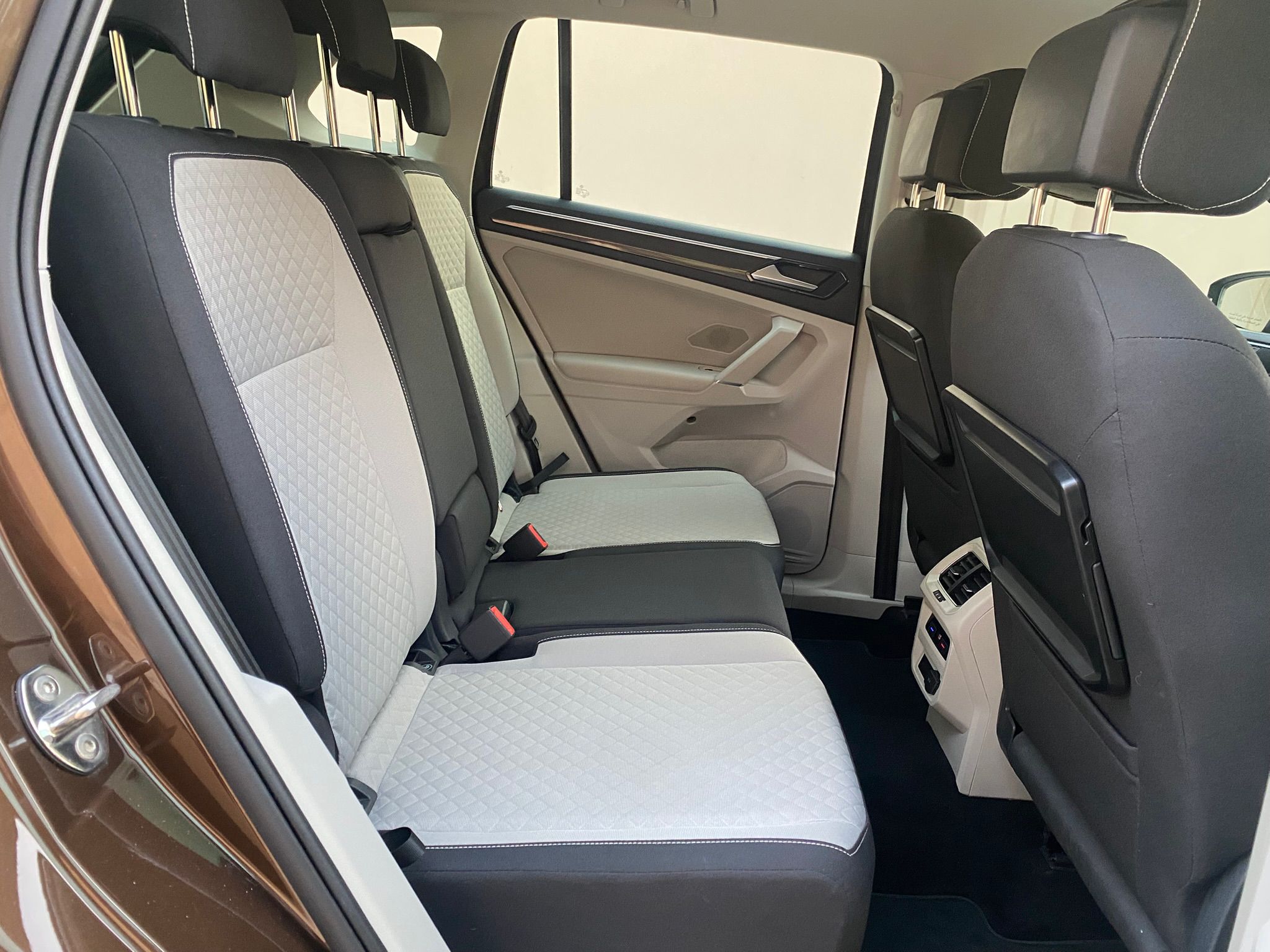 
								VOLKSWAGEN Tiguan full									