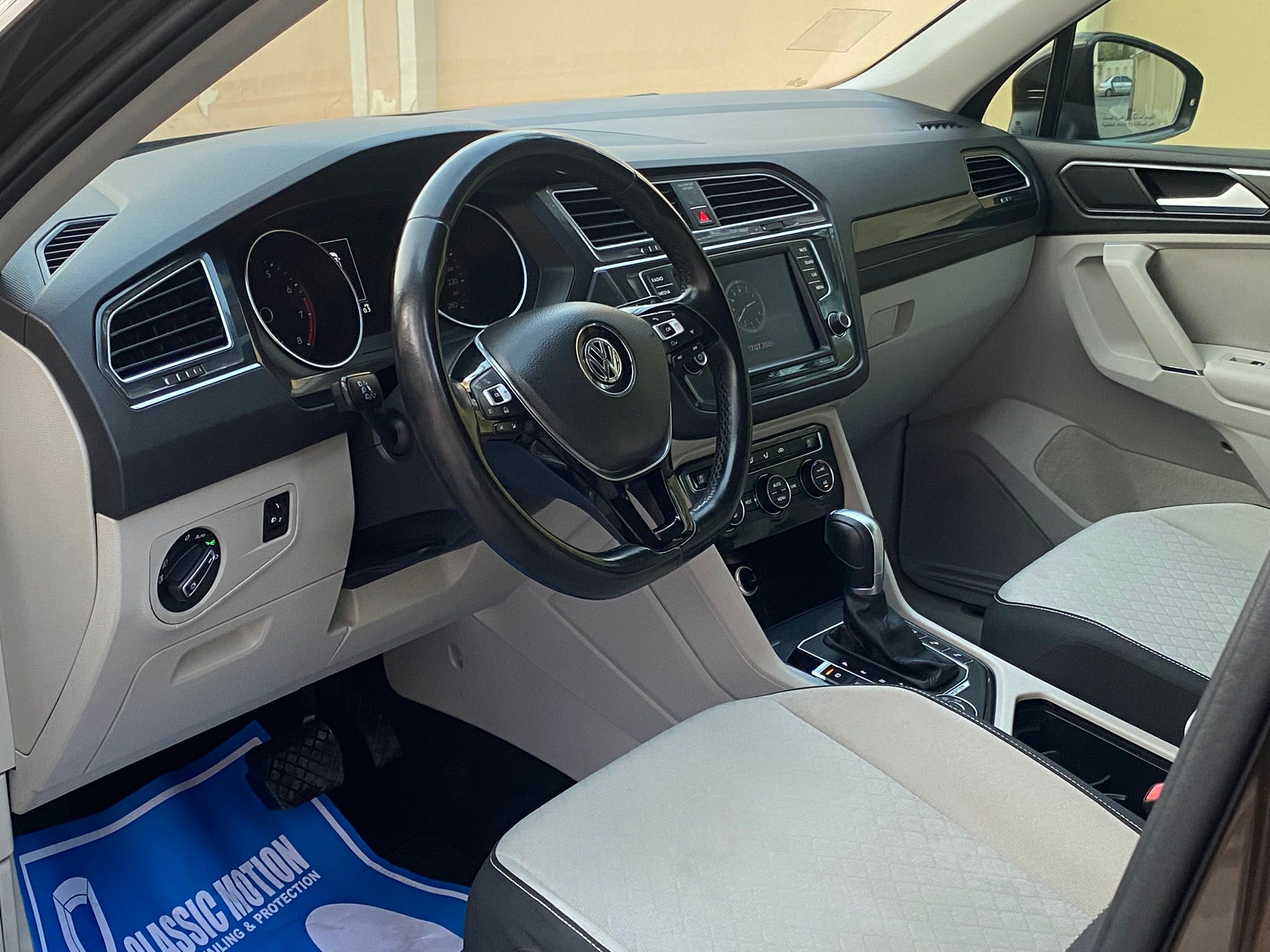 
								VOLKSWAGEN Tiguan full									