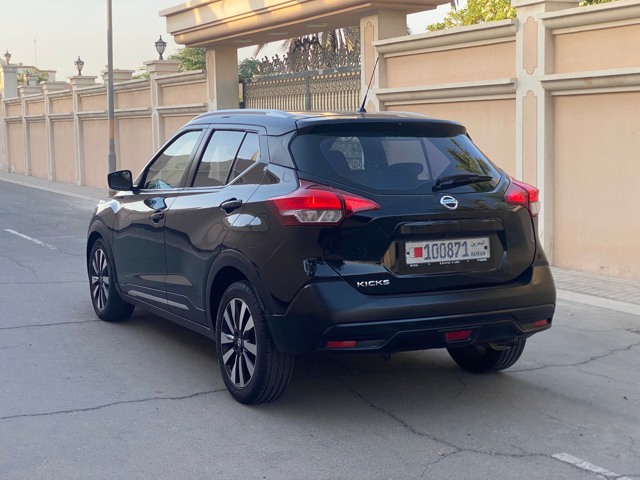 
								Nissan kicks full									