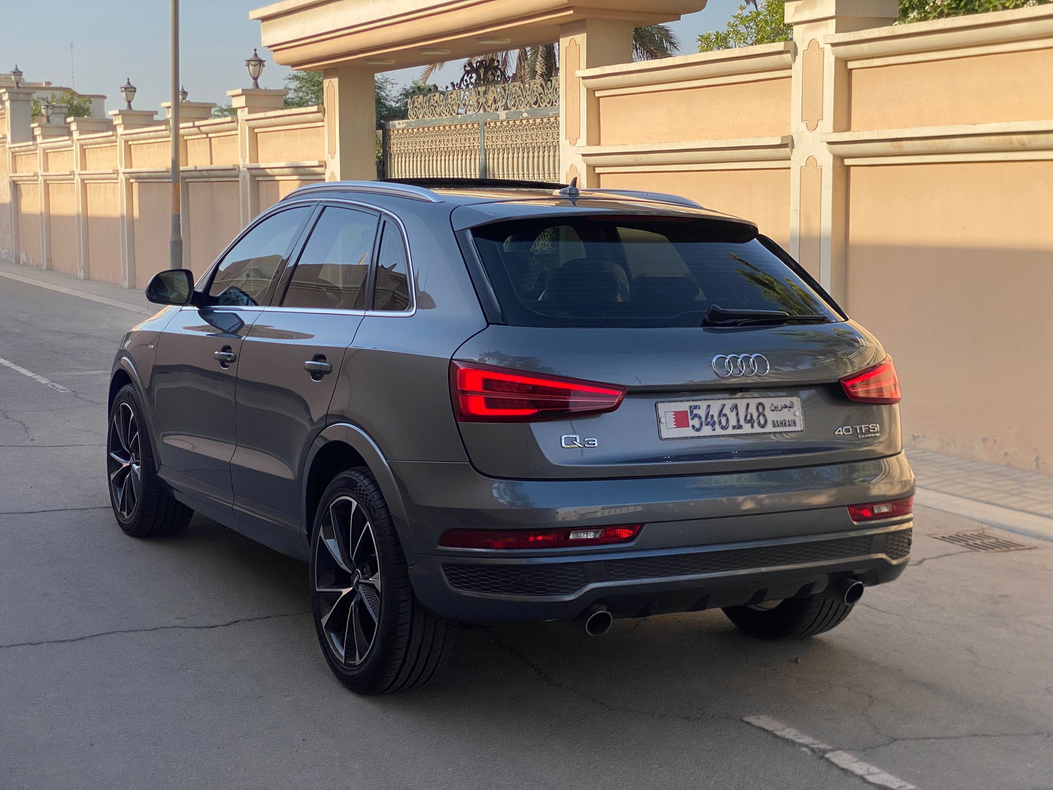 
								Audi Q3 full									