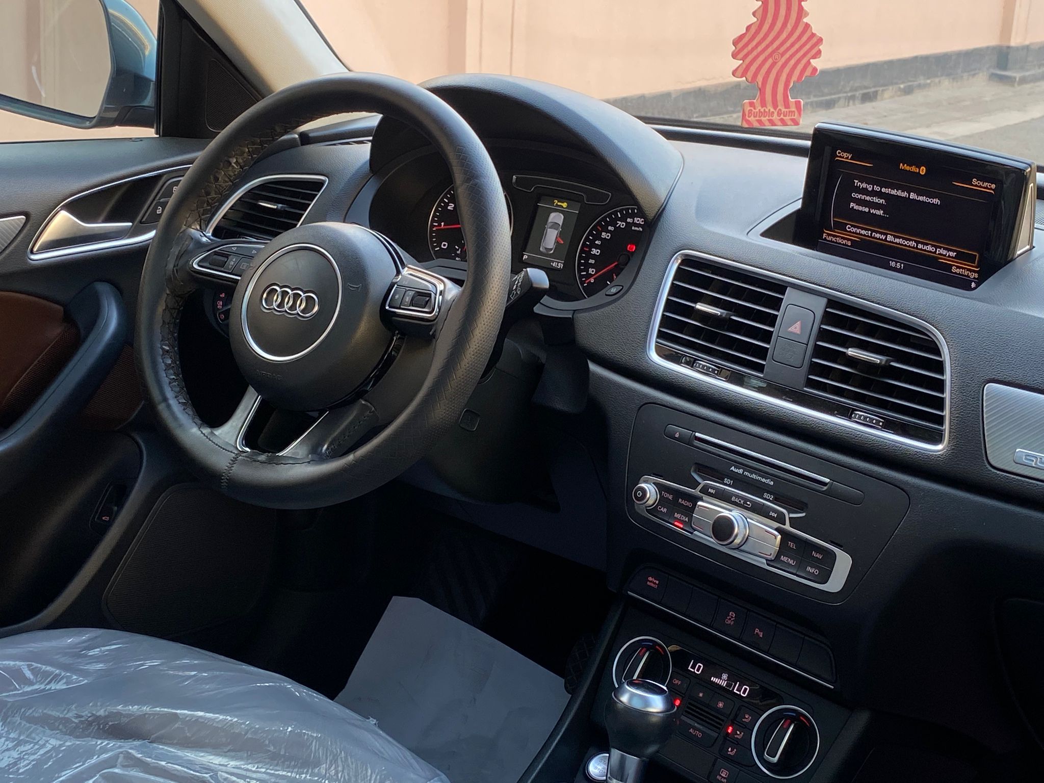 
								Audi Q3 full									