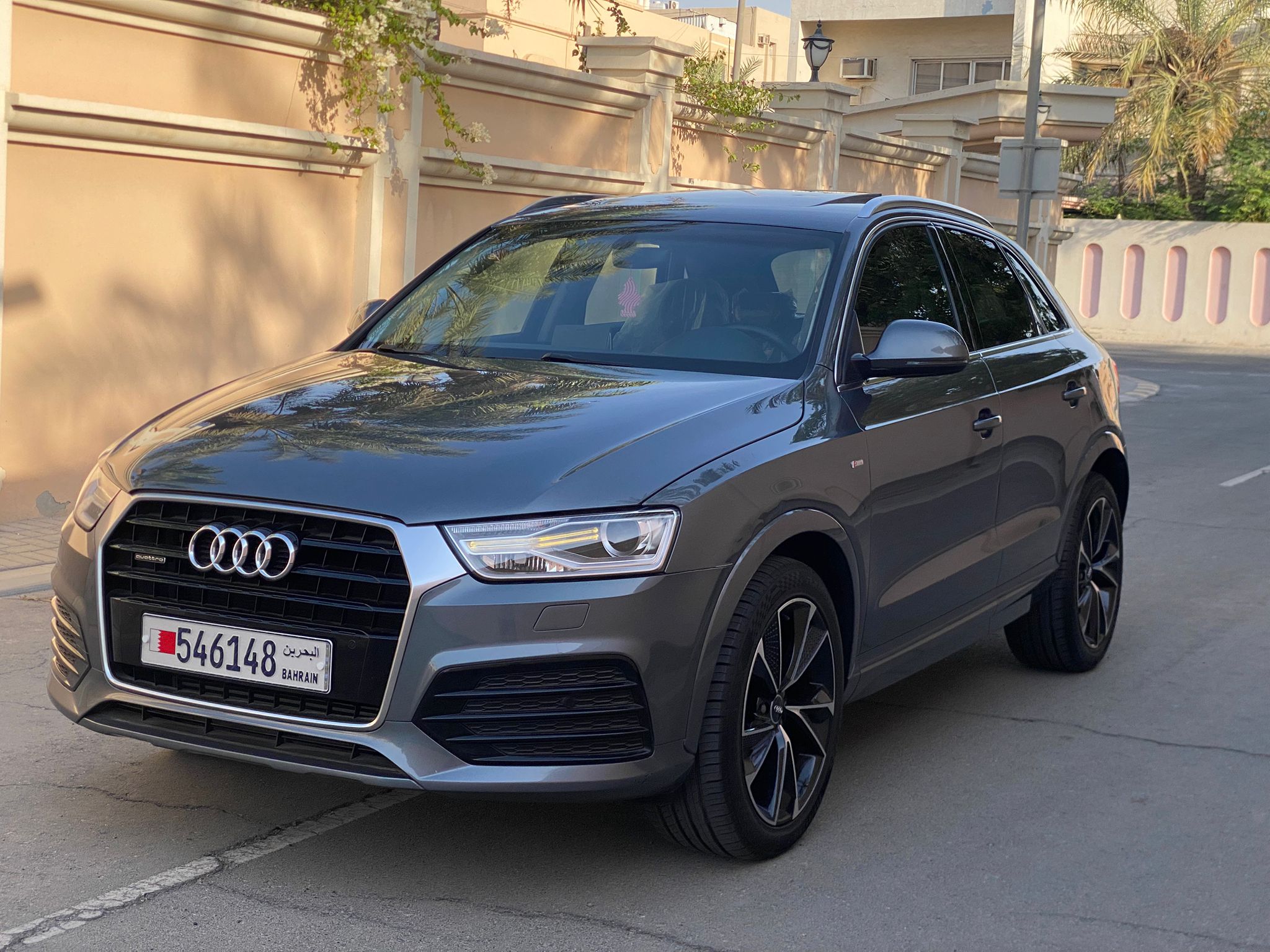 
								Audi Q3 full									