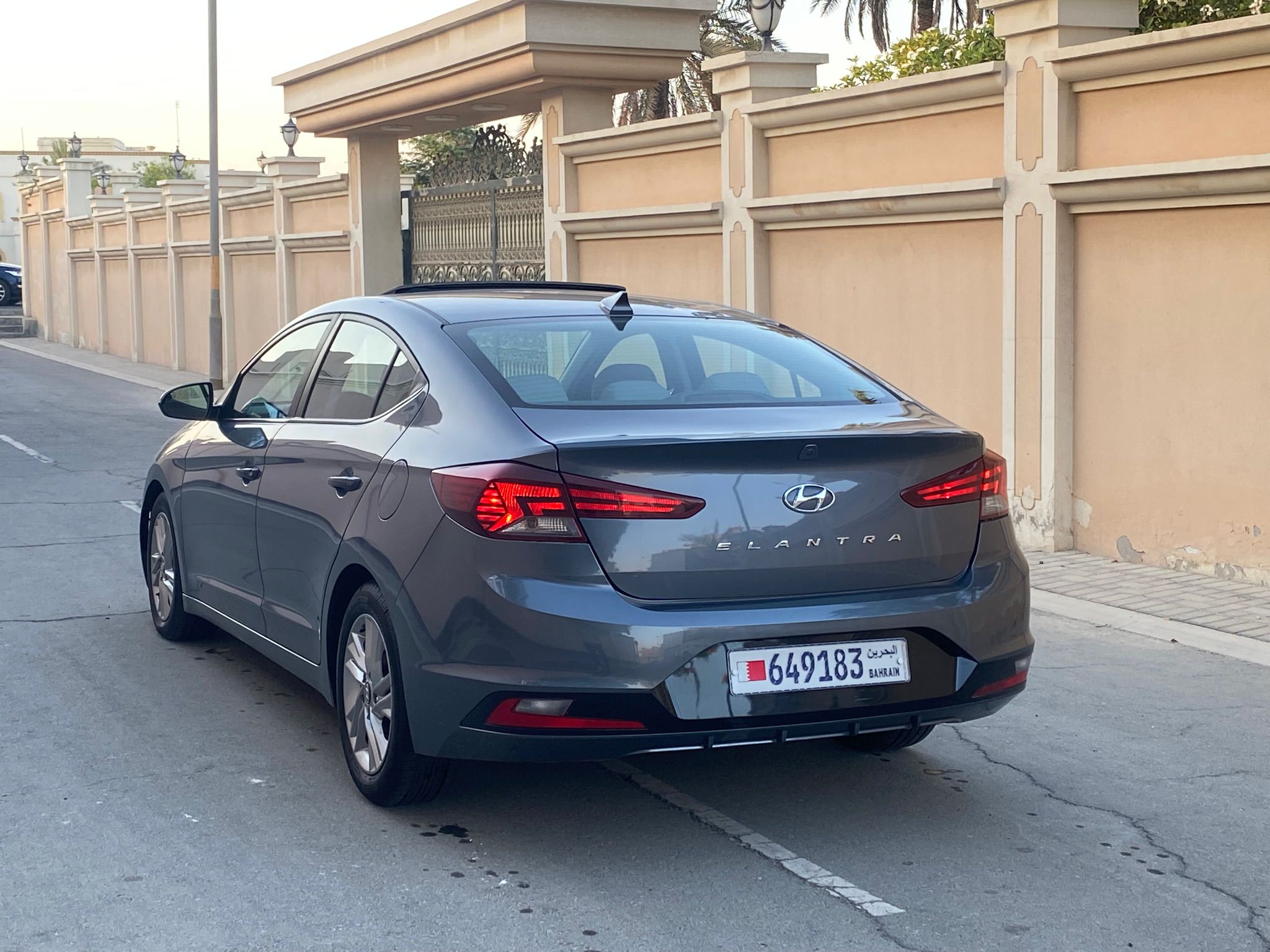 
								Hyundai Elantra 2.0 full									