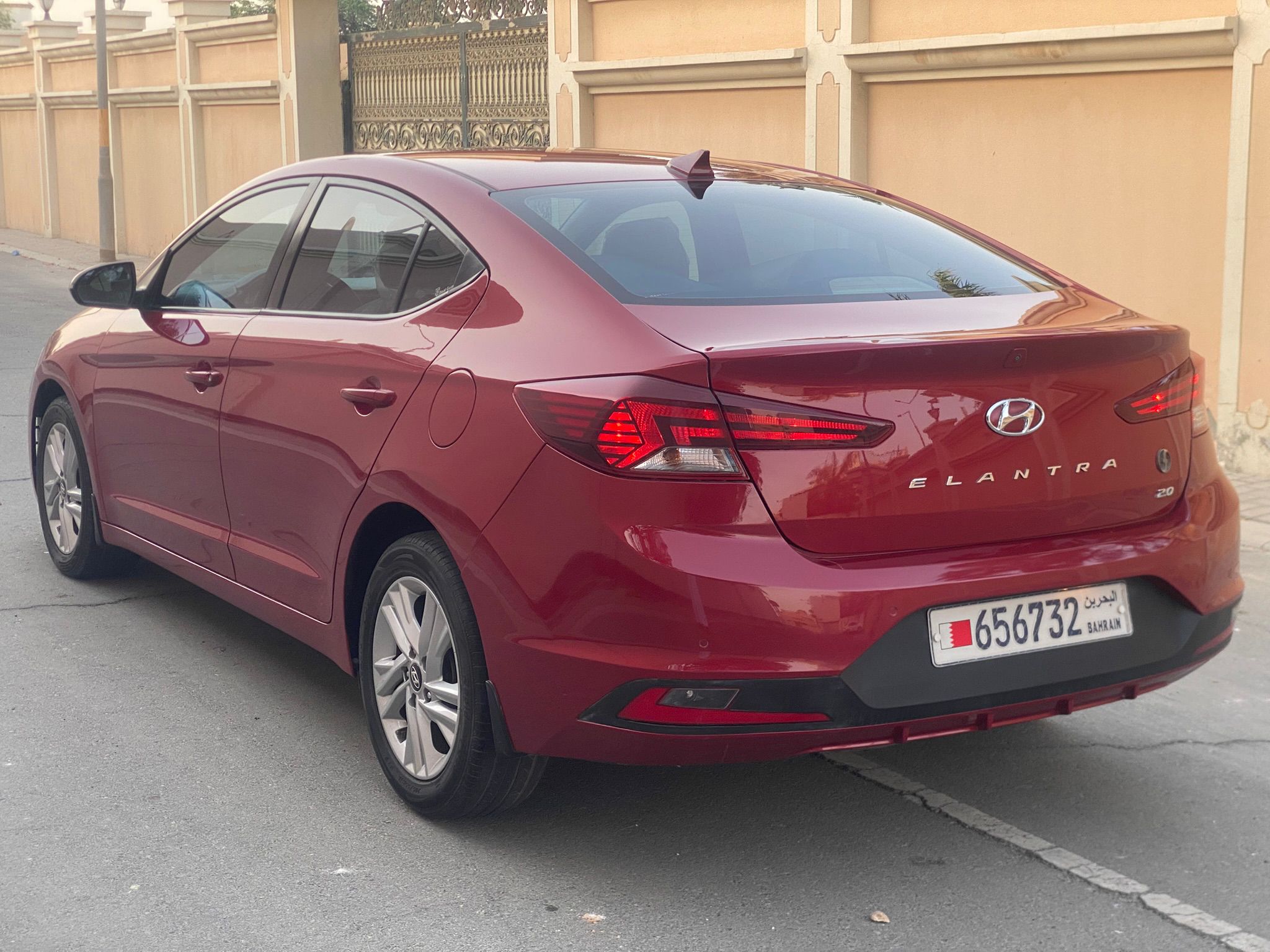 
								Hyundai Elantra 2.0 full									