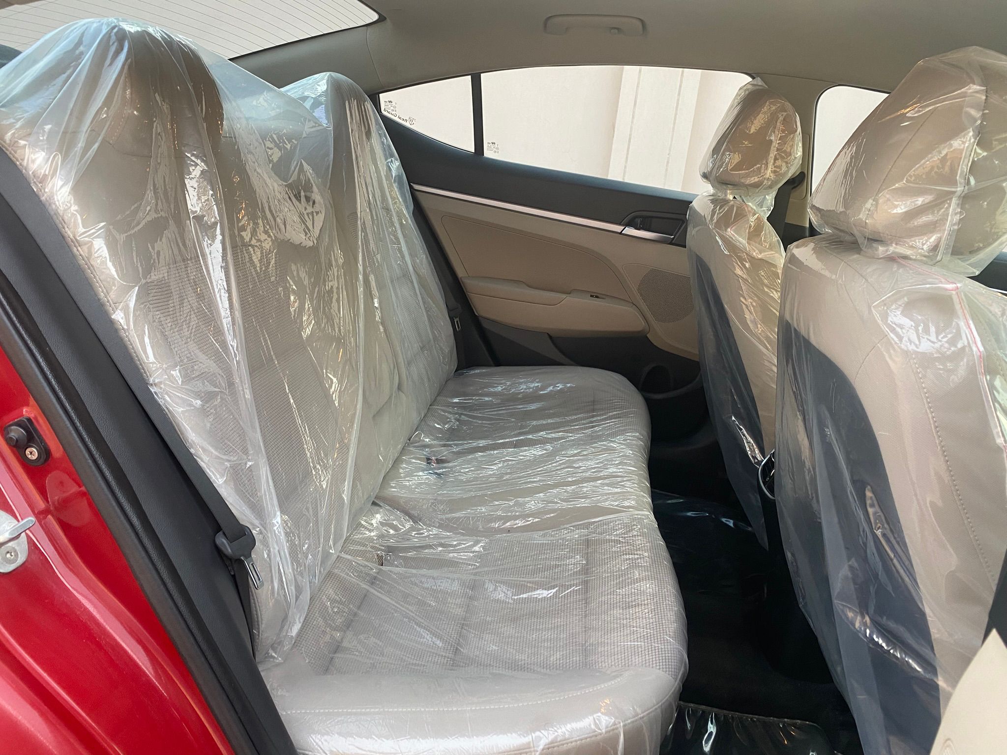 
								Hyundai Elantra 2.0 full									