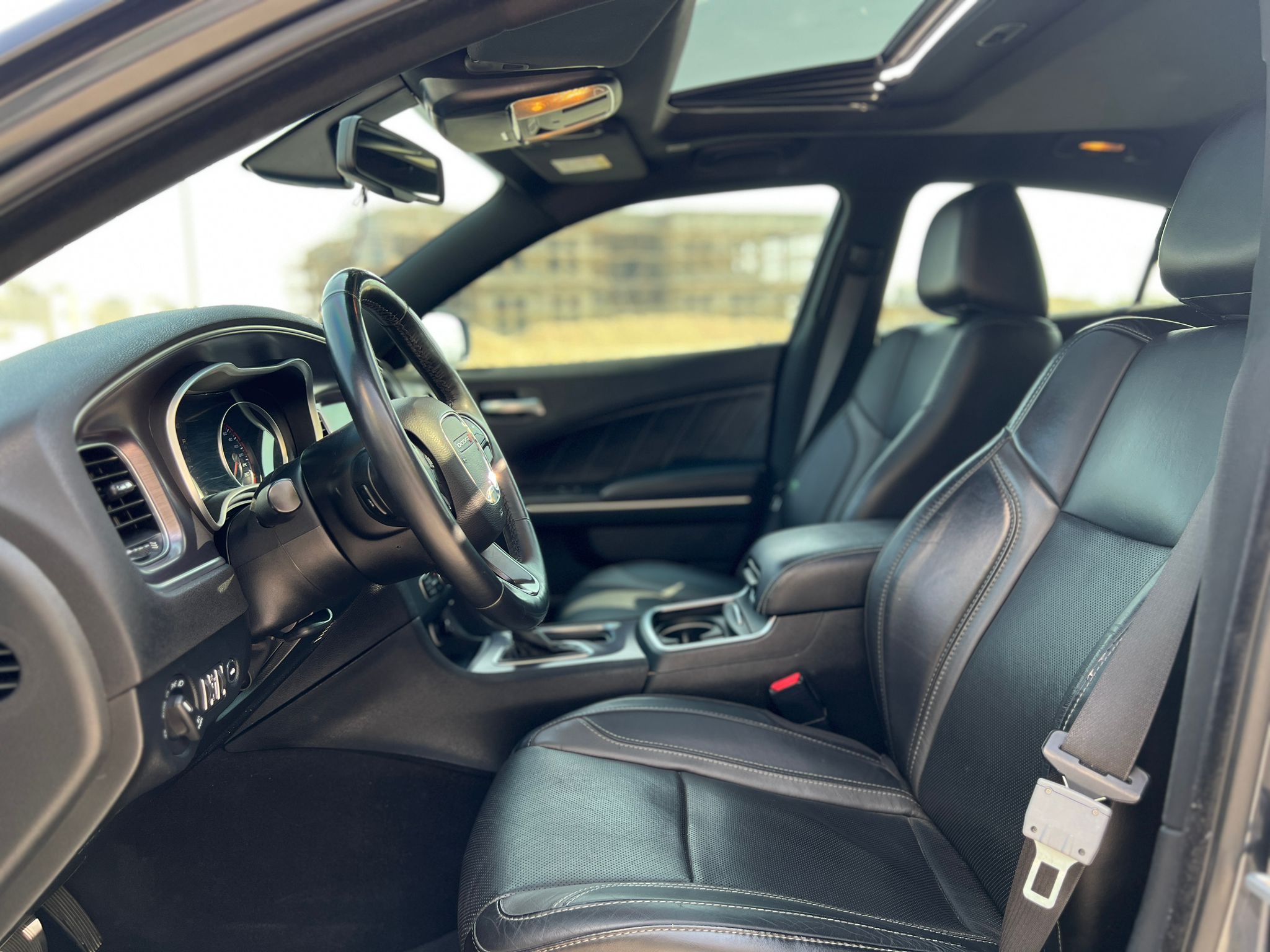 
								DODGE CHARGER V6 SXT full									