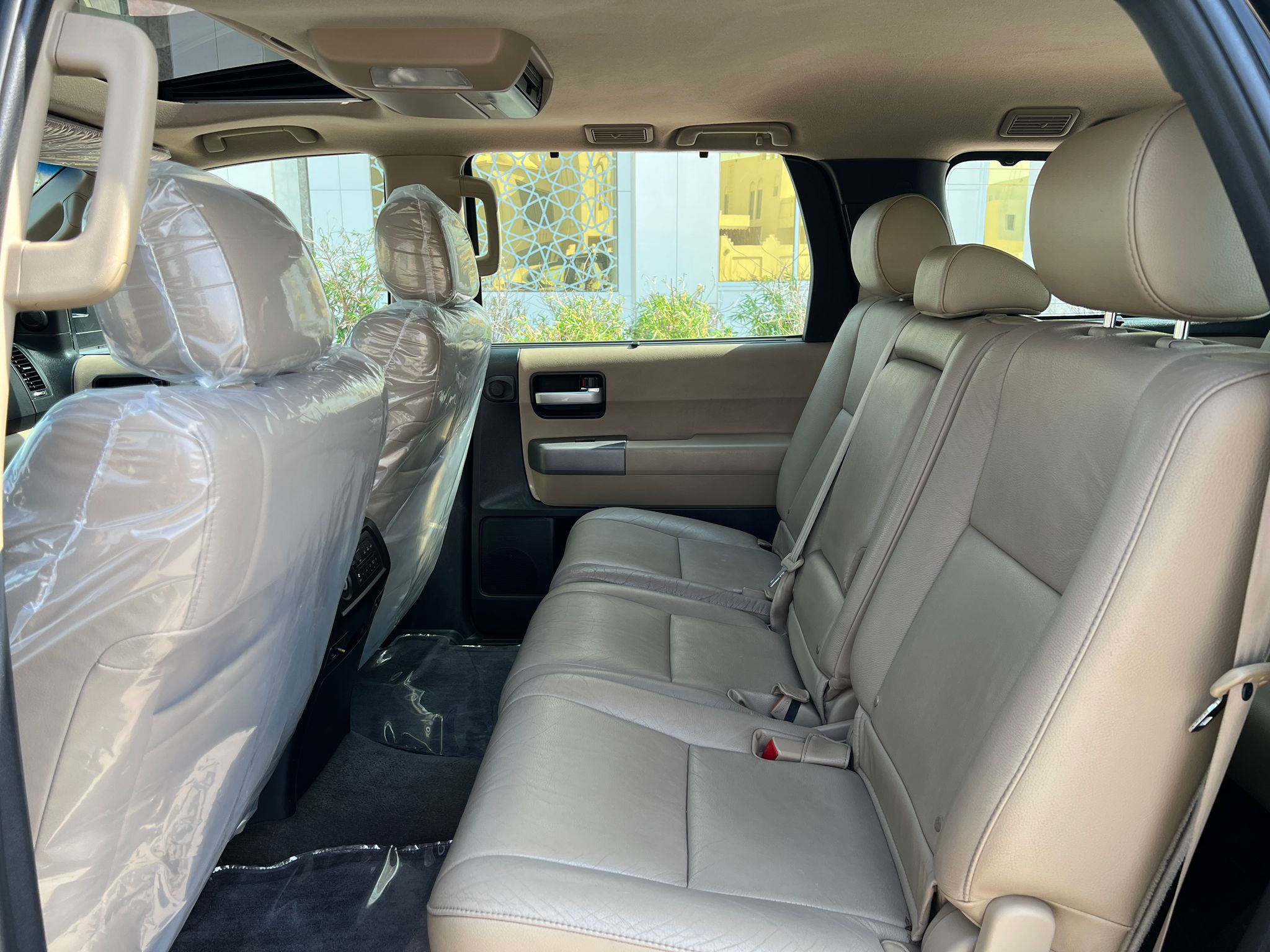 
								TOYOTA SEQUOIA LIMITED V8 full									