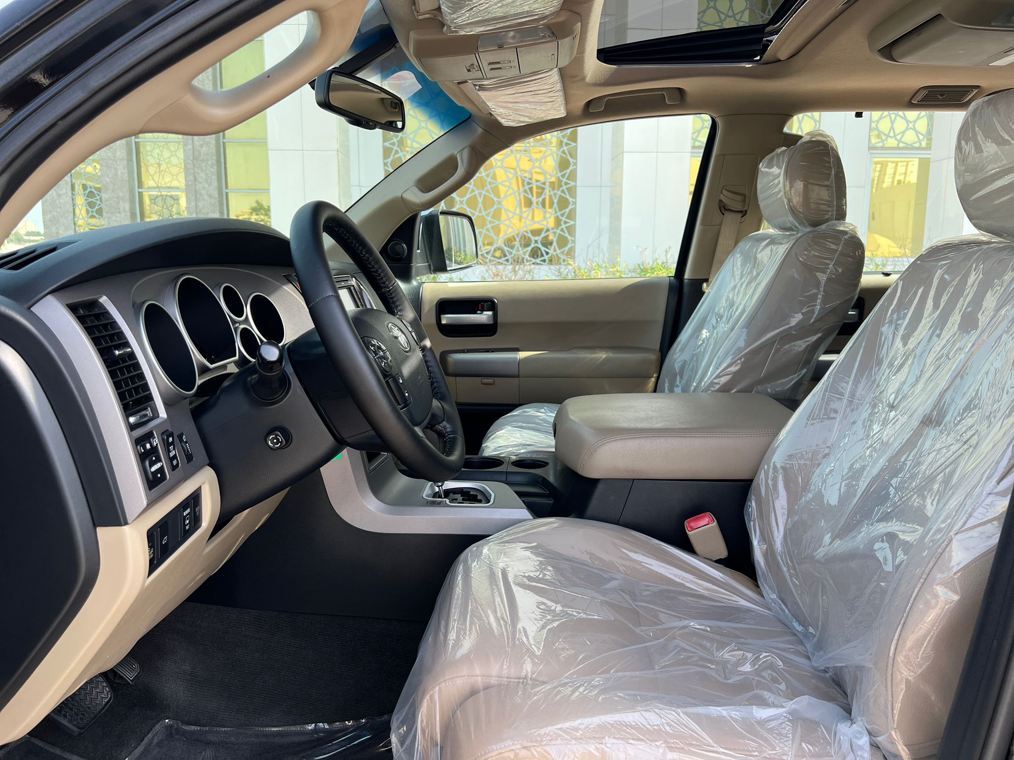 
								TOYOTA SEQUOIA LIMITED V8 full									