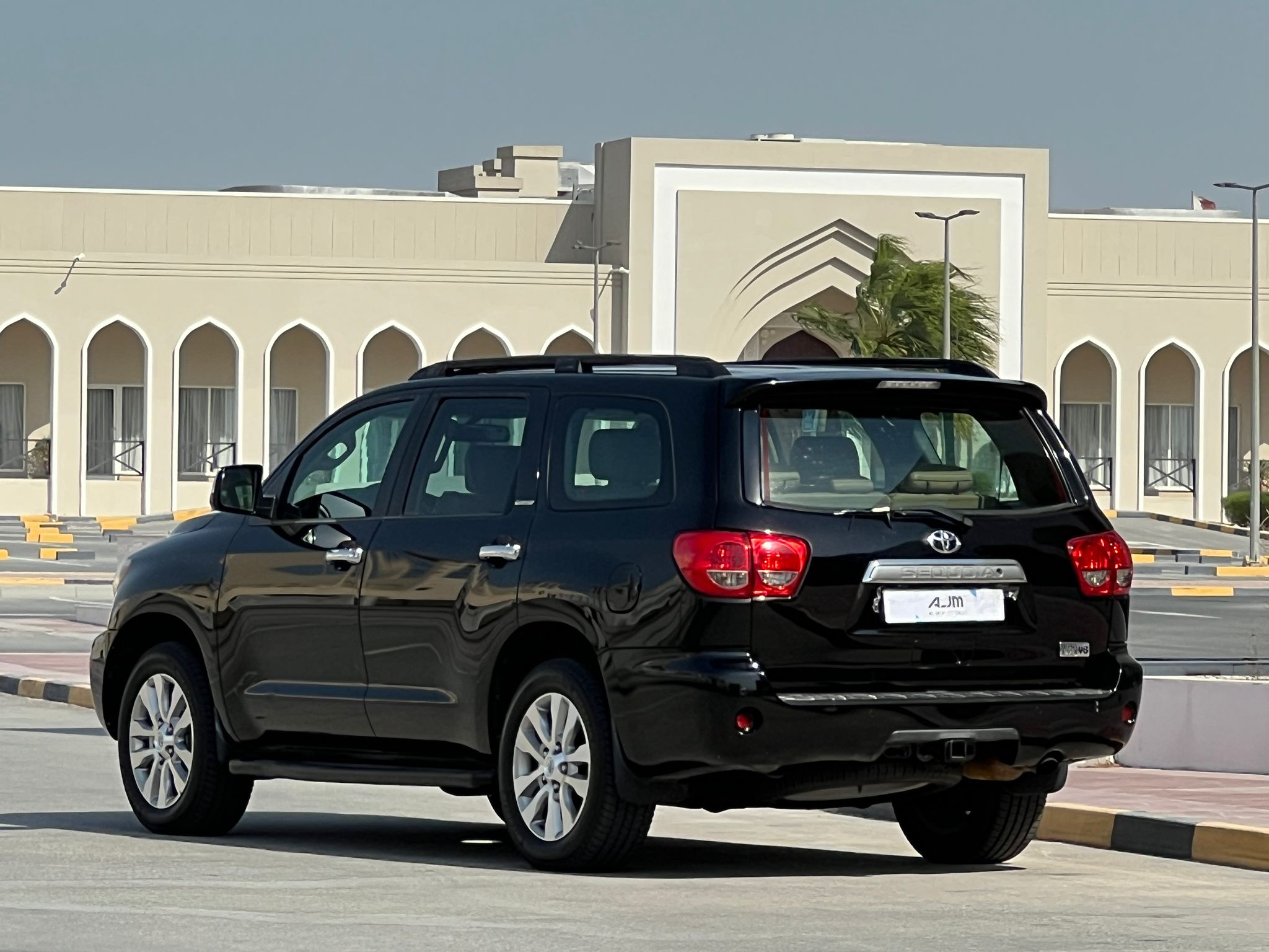 
								TOYOTA SEQUOIA LIMITED V8 full									