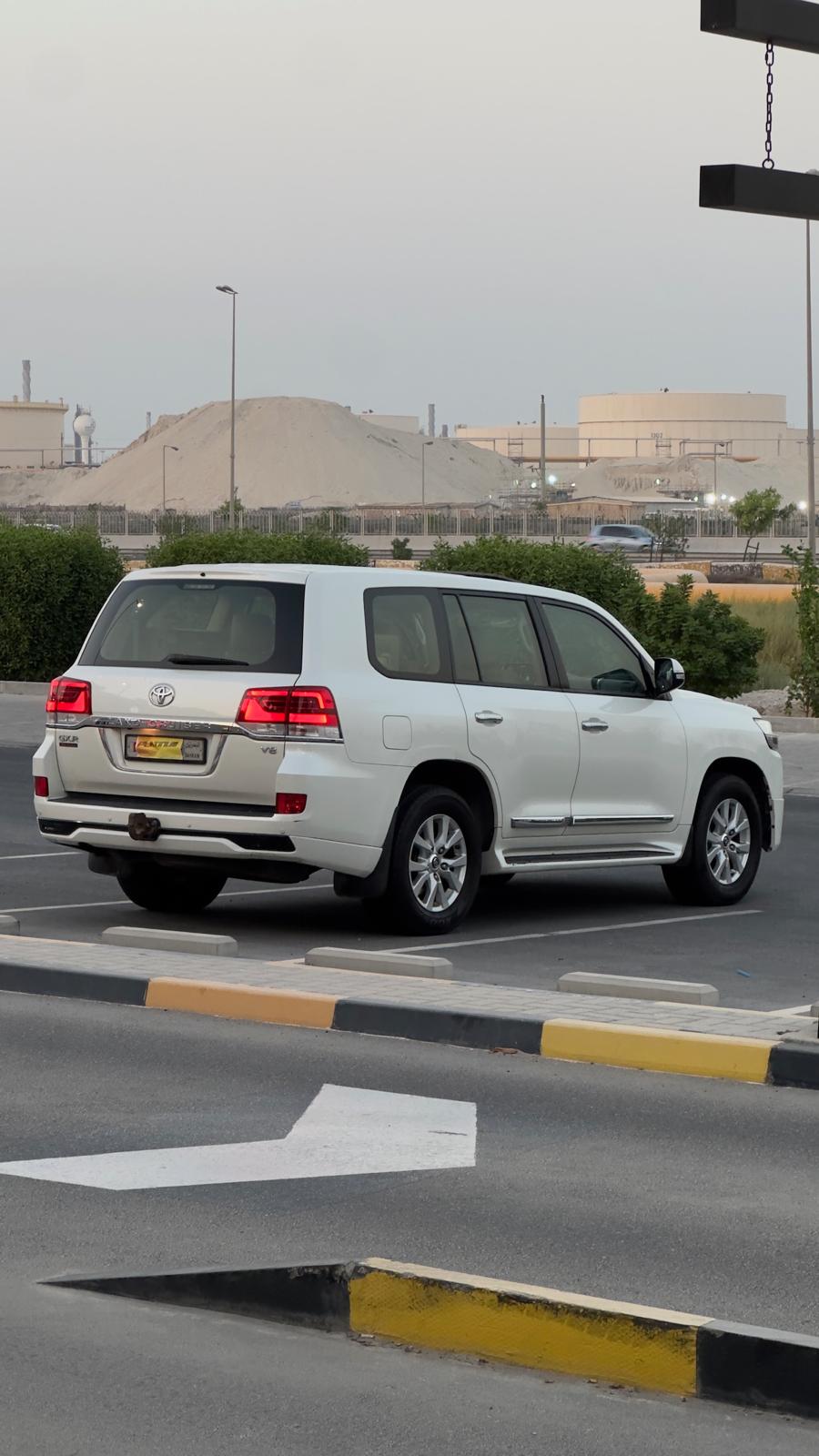 
								Toyota Land Cruiser GXR full									