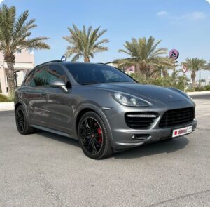 PORSCHE CAYENNE GTS