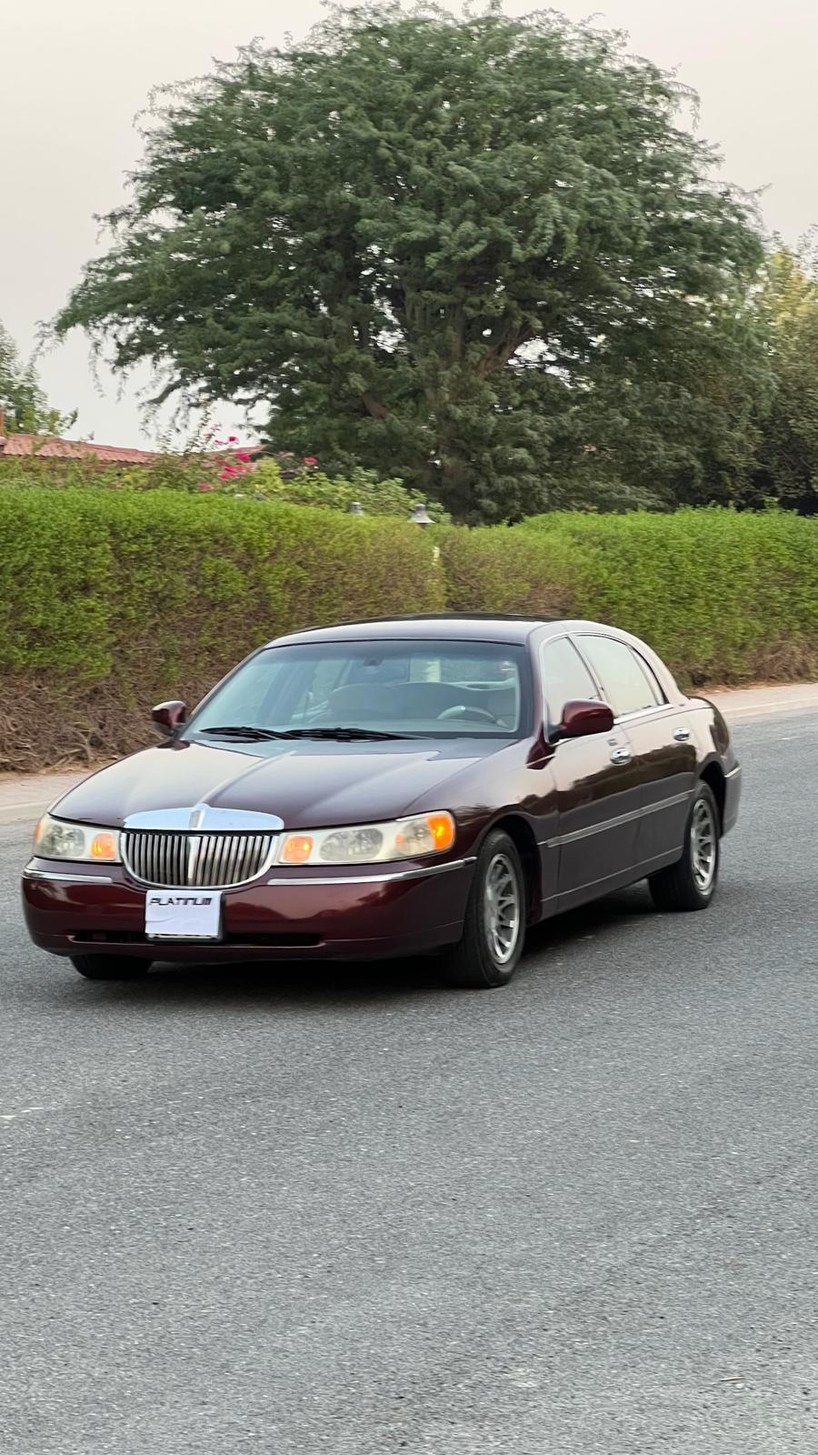 
								Lincoln TownCar full									