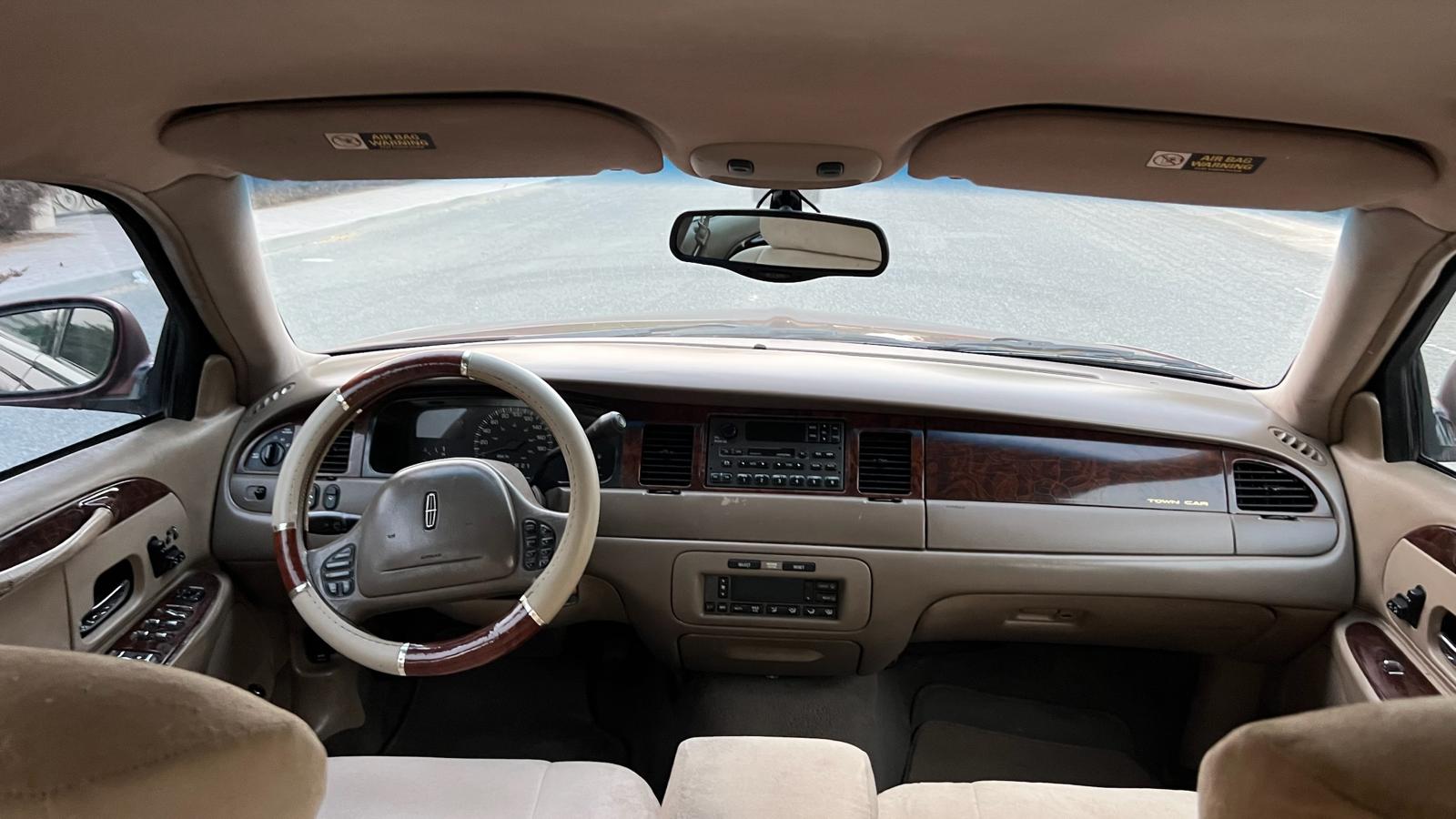 
								Lincoln TownCar full									