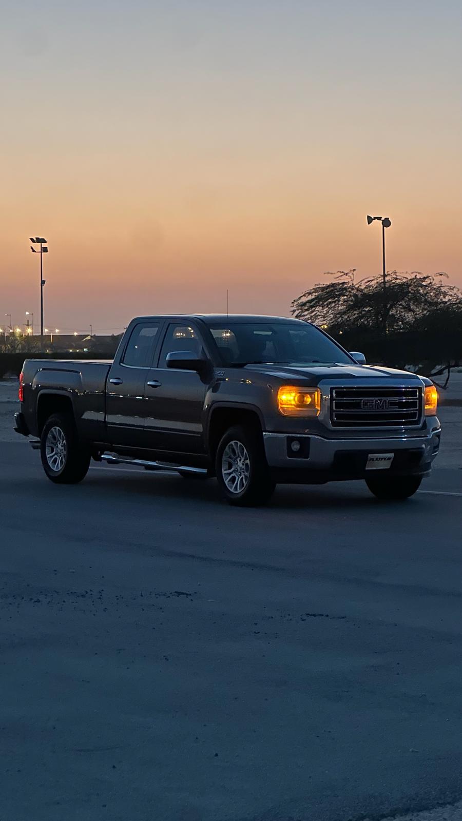 
								GMC Sierra (Extended Cab) full									