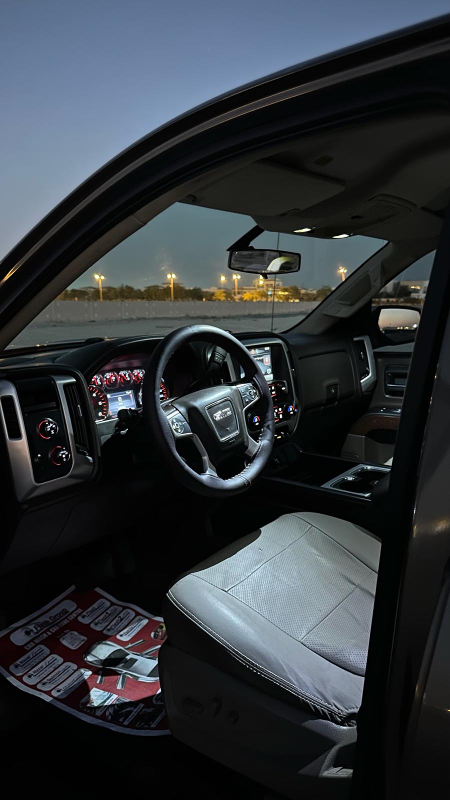 
								GMC Sierra (Extended Cab) full									