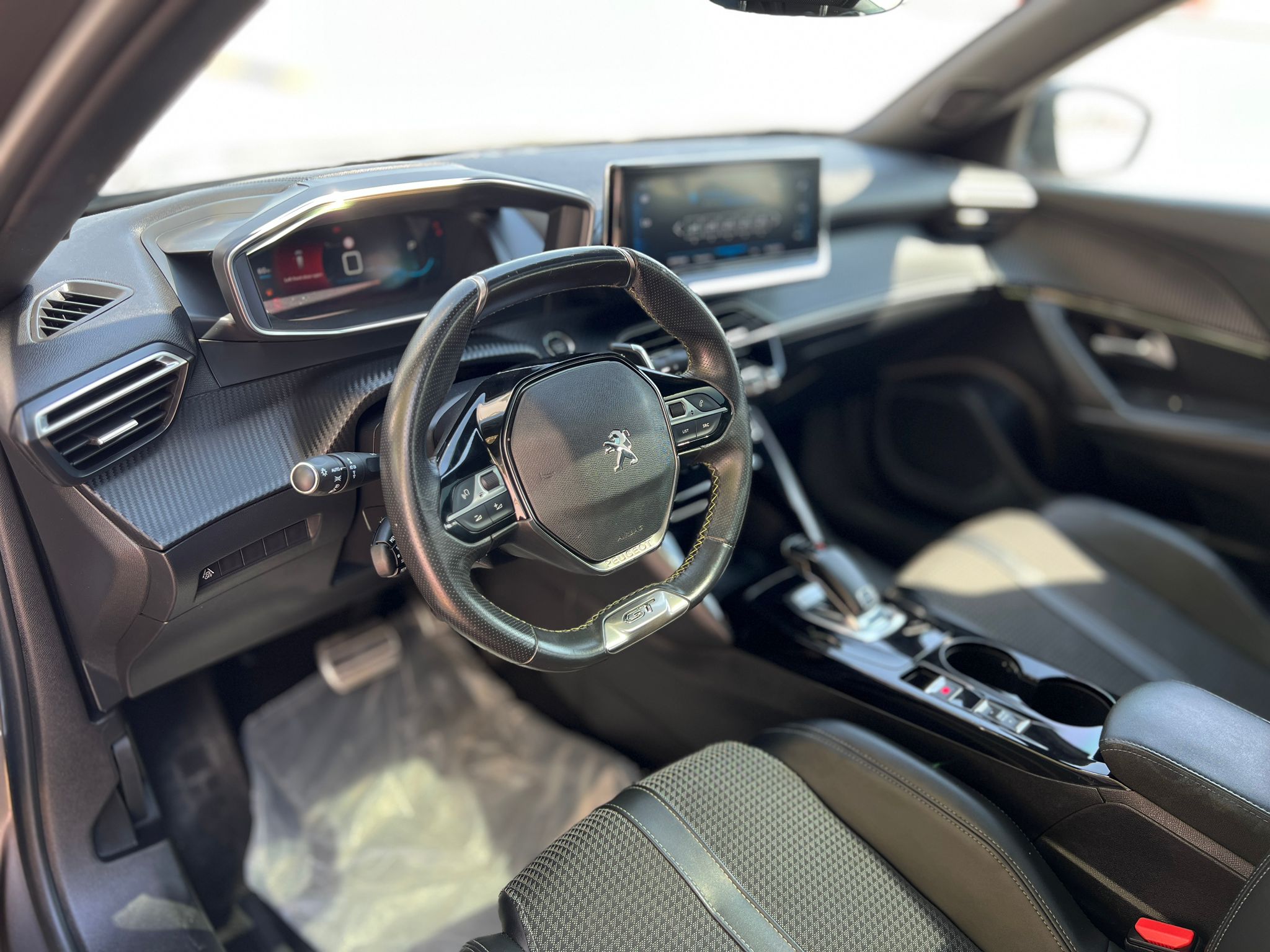 
								PEUGEOT 2008 GT full									