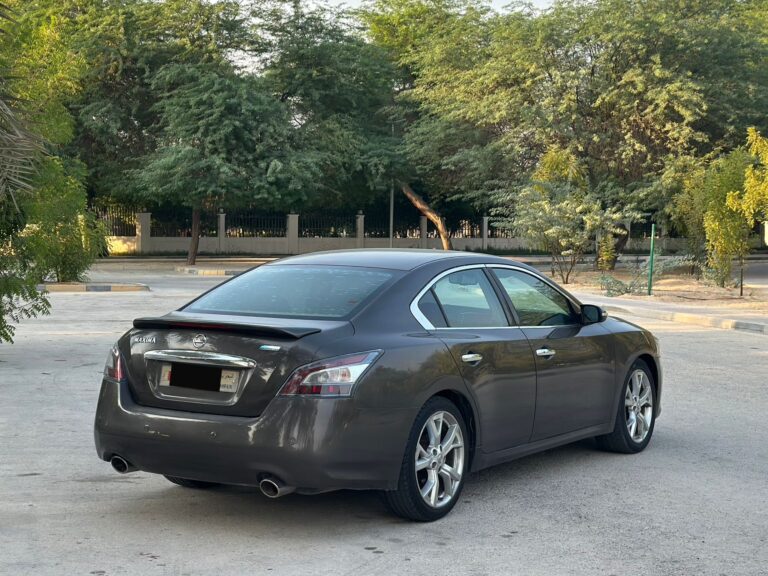 NISSAN MAXIMA