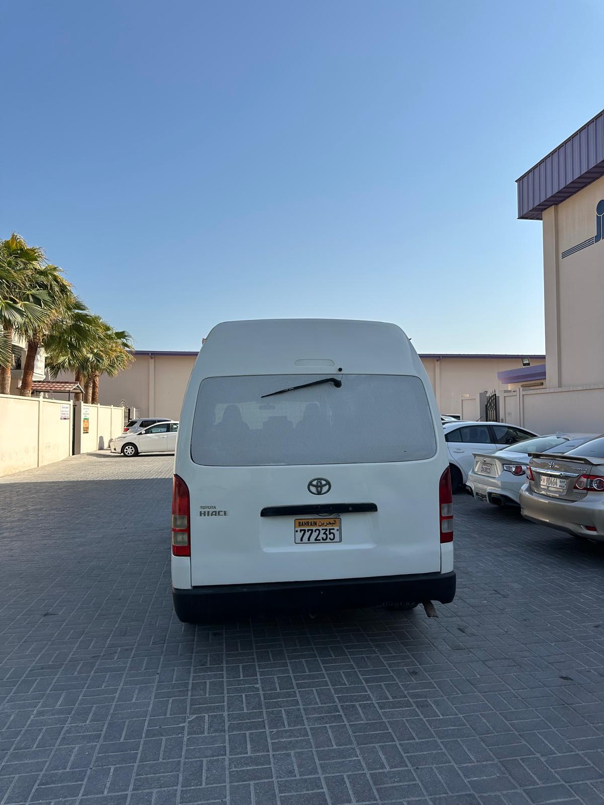 
								TOYOTA HIACE full									