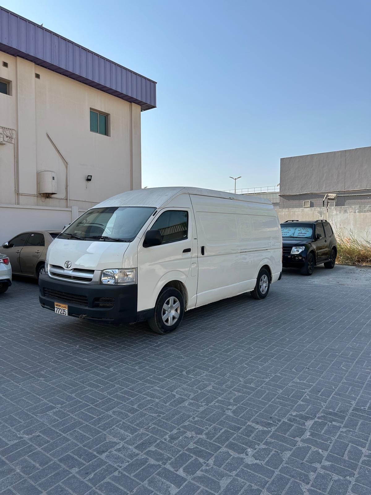 
								TOYOTA HIACE full									