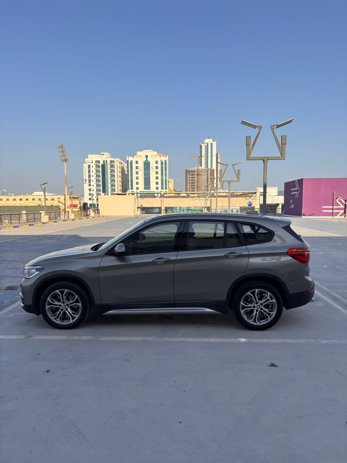 
								BMW X1 sDrive 2.0i full									