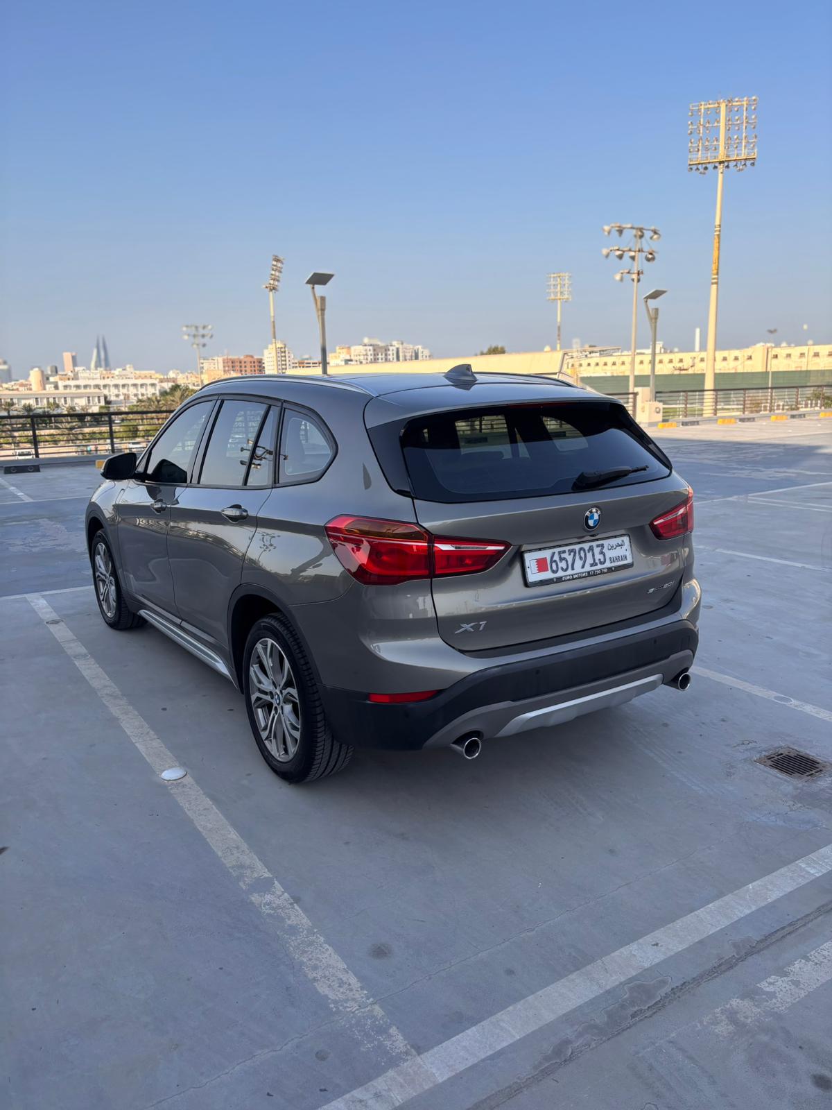 
								BMW X1 sDrive 2.0i full									