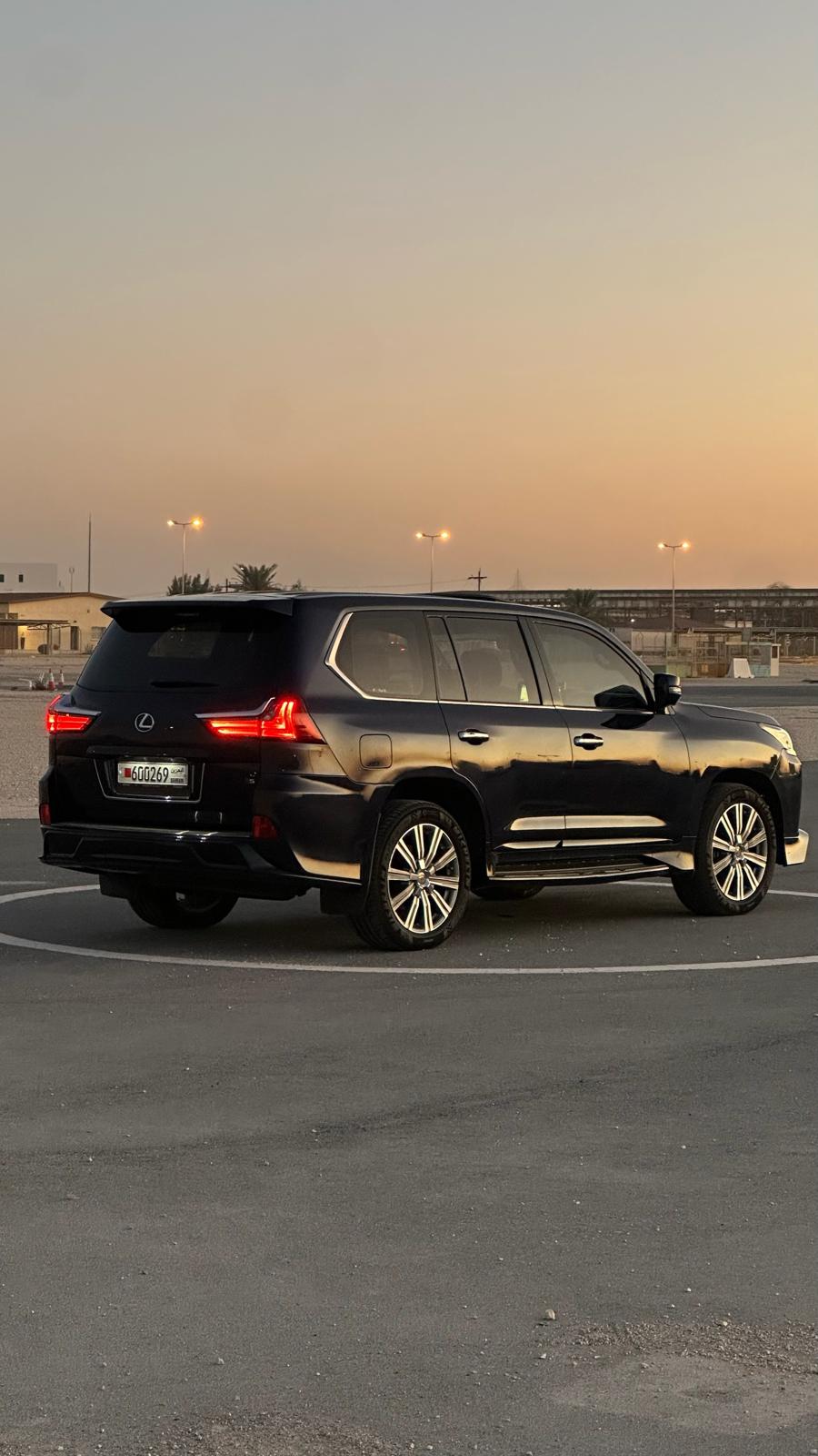 
								Lexus LX570 full									