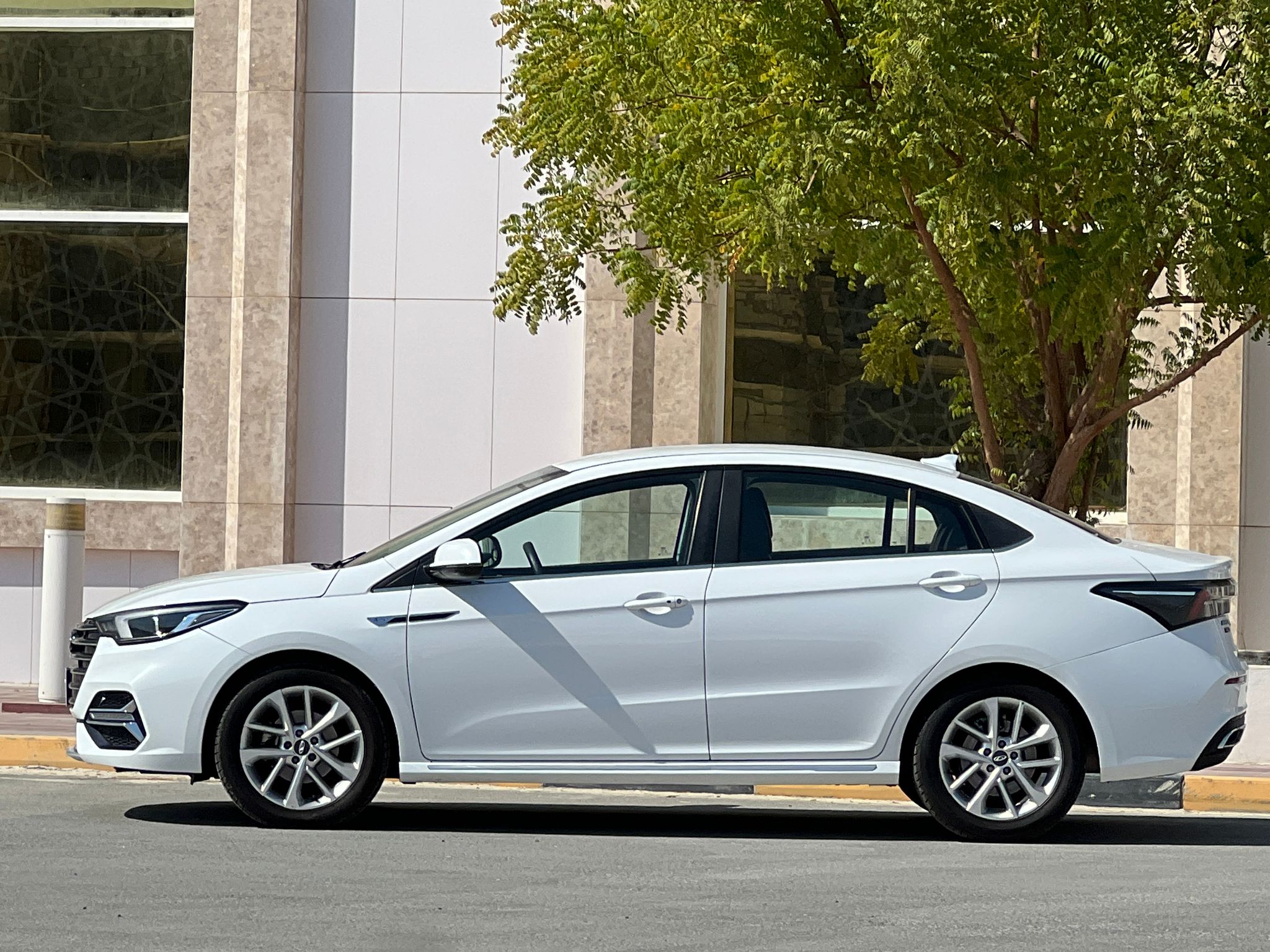 
								CHERY ARRIZO 6 PRO full									