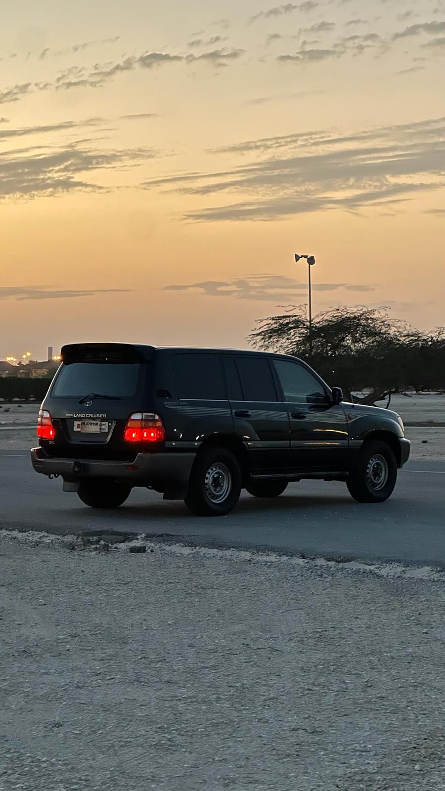 
								Toyota Land Cruiser full									