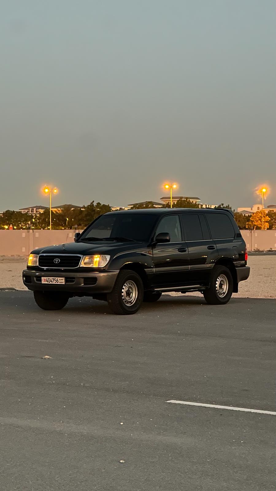 
								Toyota Land Cruiser full									